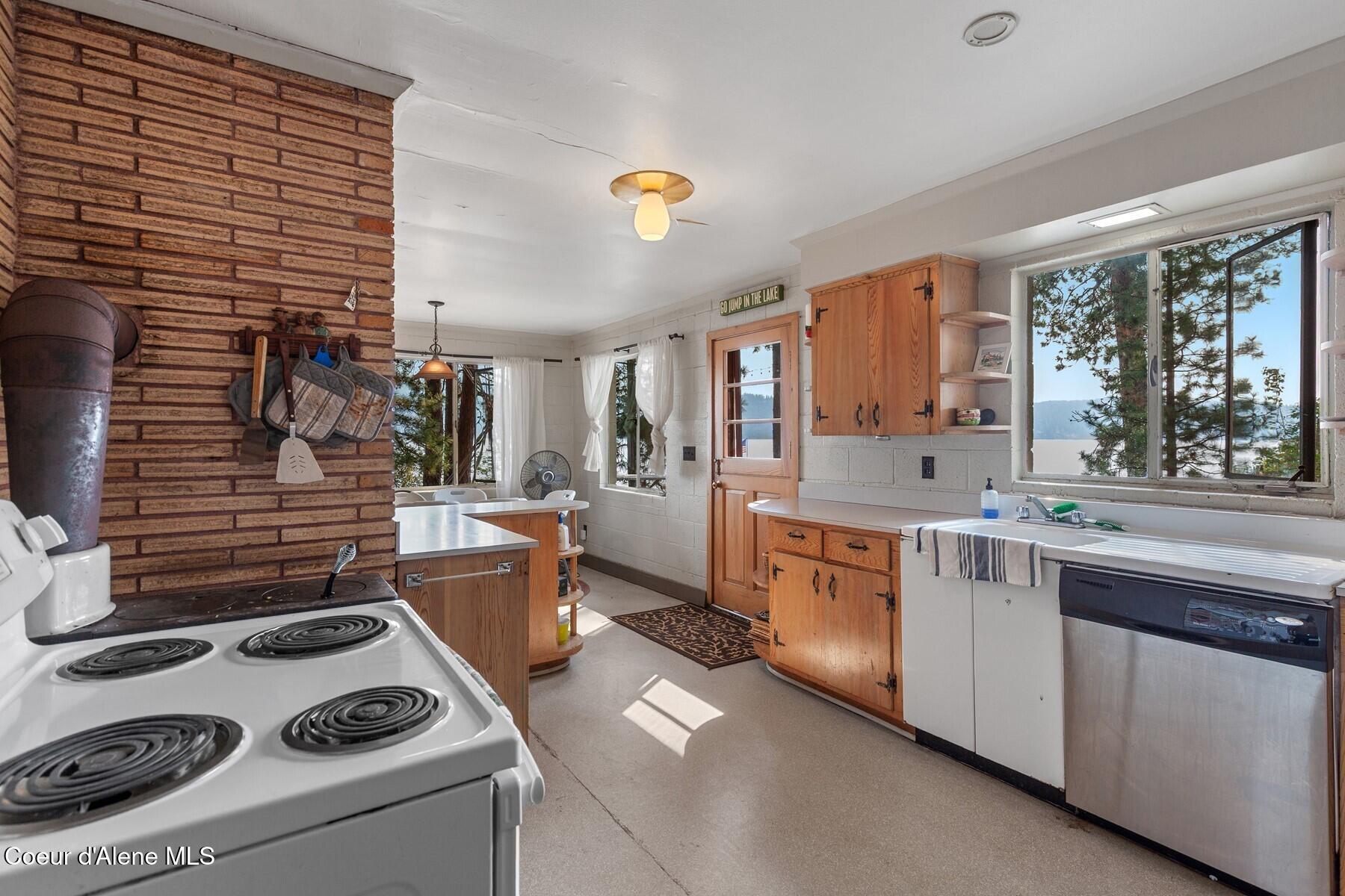 6570 W Rockford Bay Rd, Coeur d'Alene