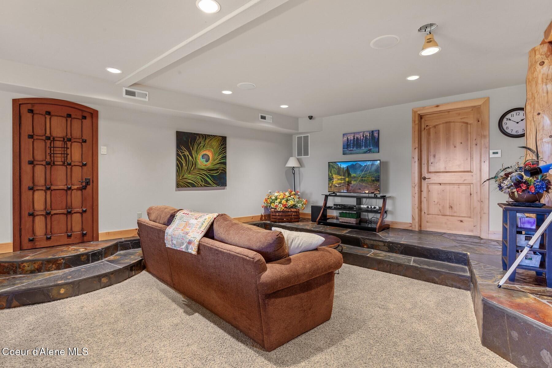 18869 S Trekker Woods Rd, Coeur d'Alene