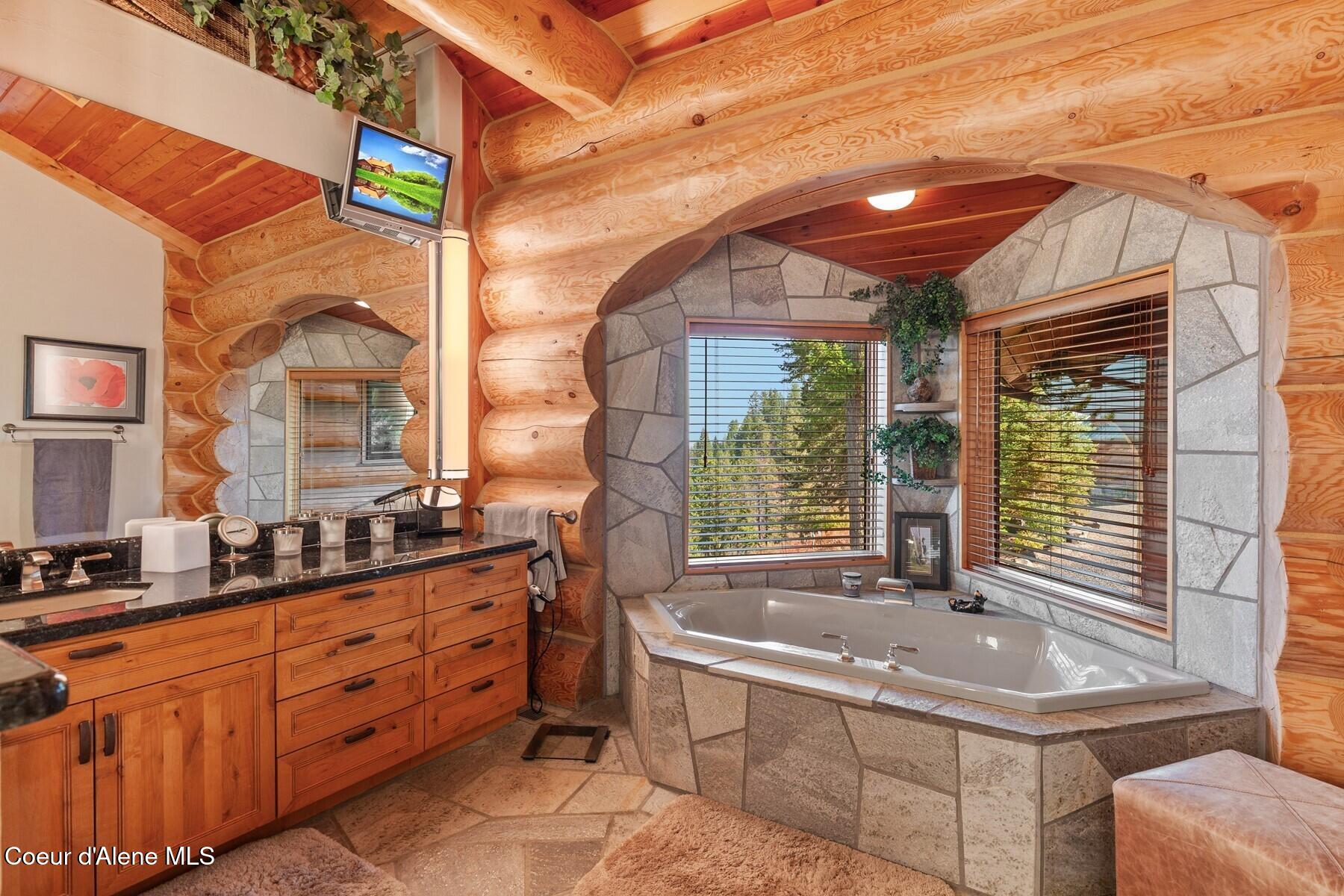 18869 S Trekker Woods Rd, Coeur d'Alene