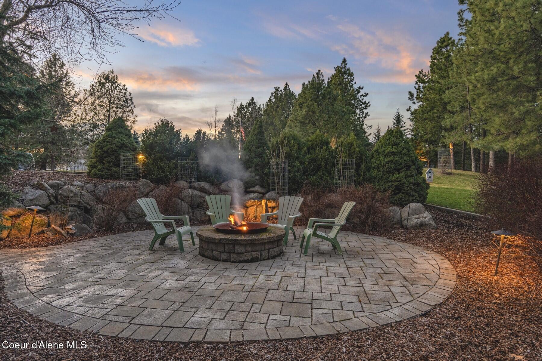 2177 E Totten Ln