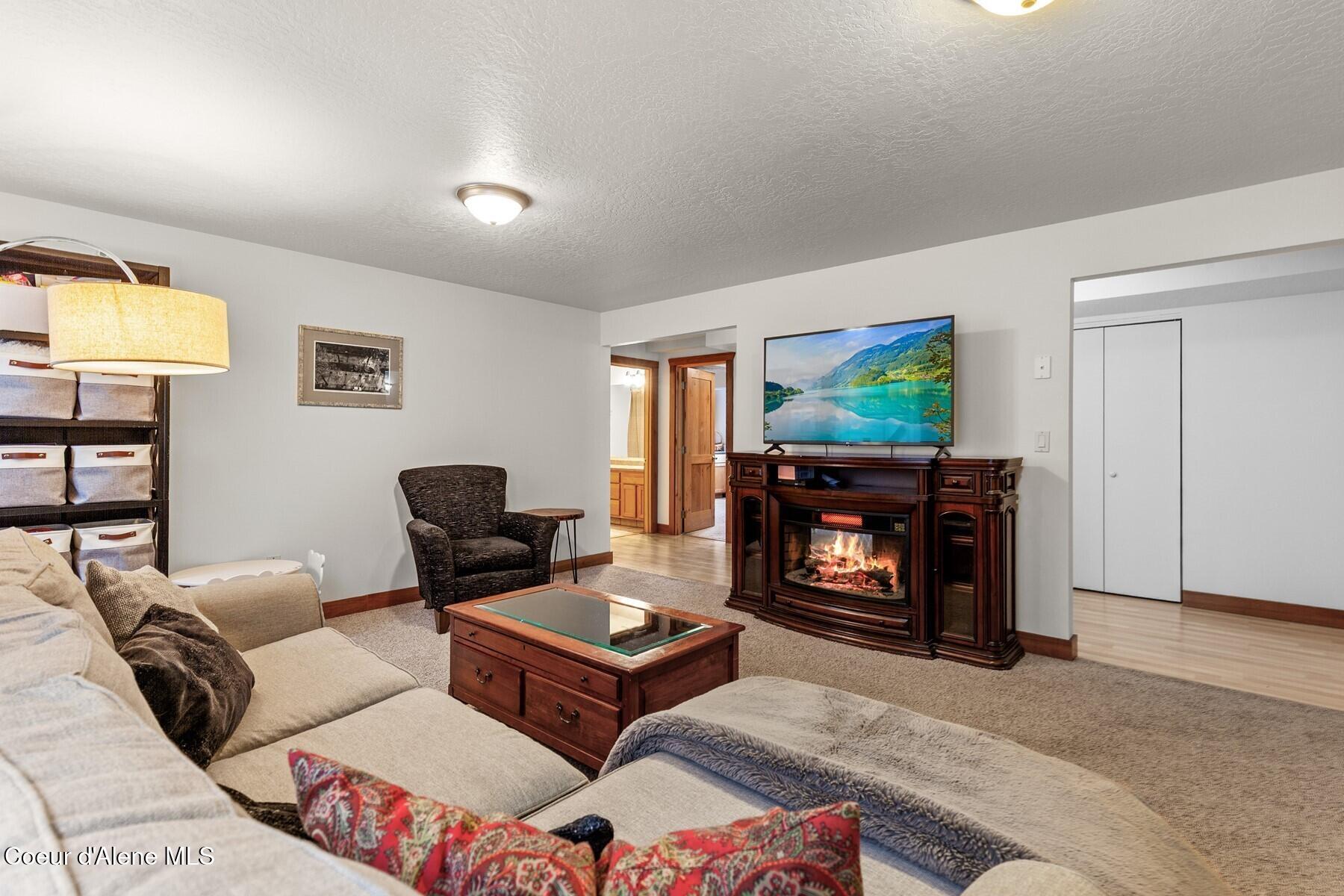 11074 W Riverview Dr