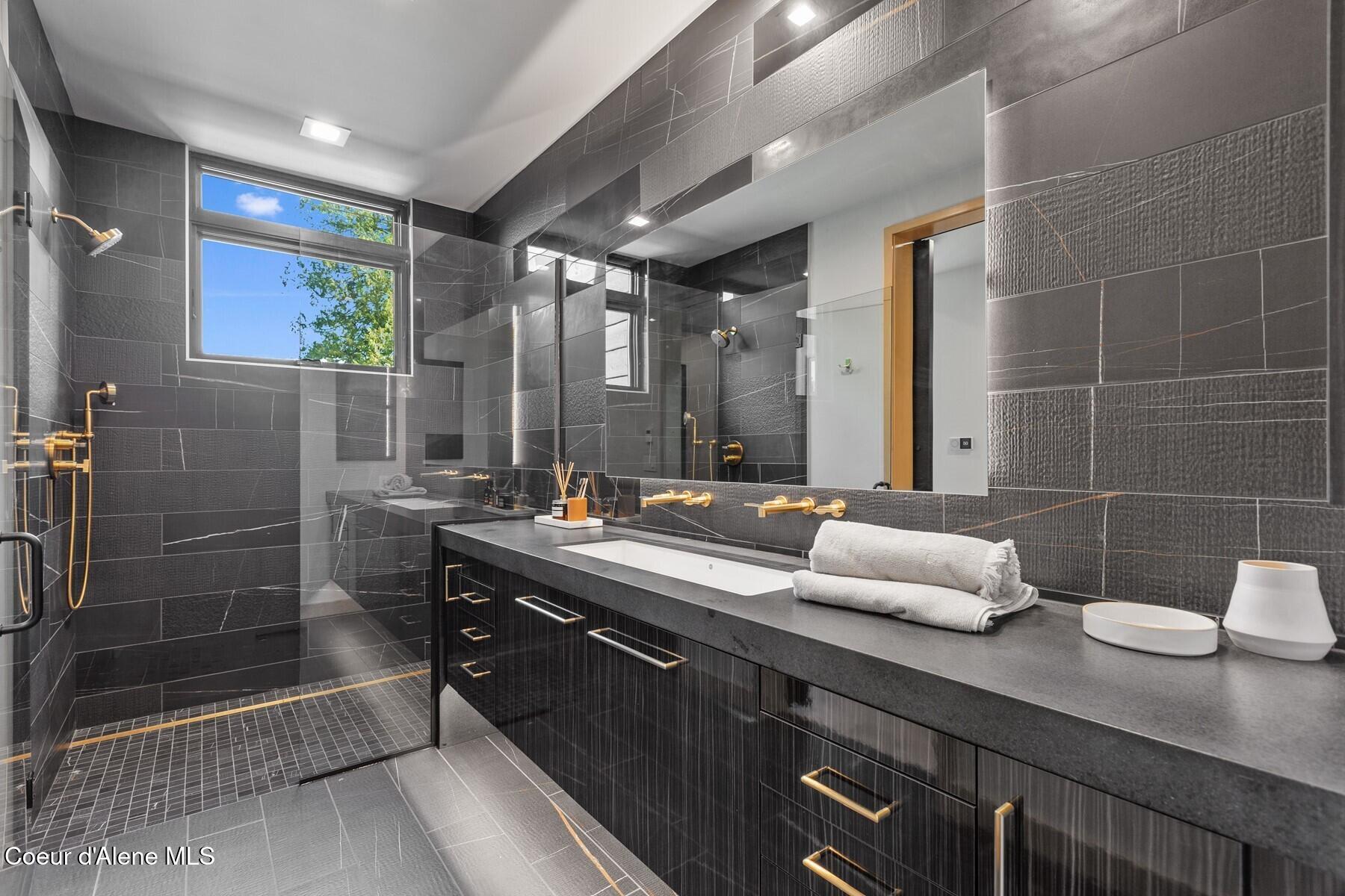 810 E Lakeside Ave, Coeur d'Alene