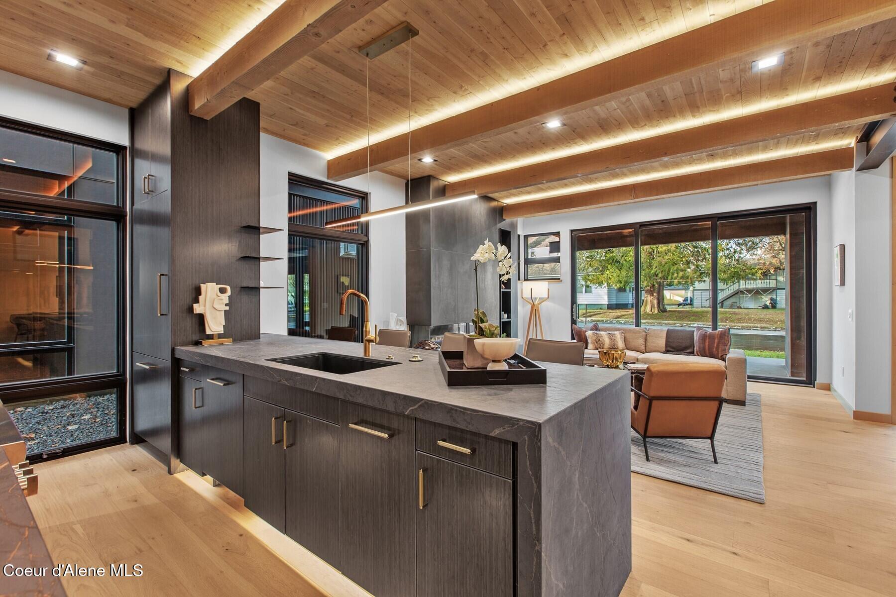 810 E Lakeside Ave, Coeur d'Alene