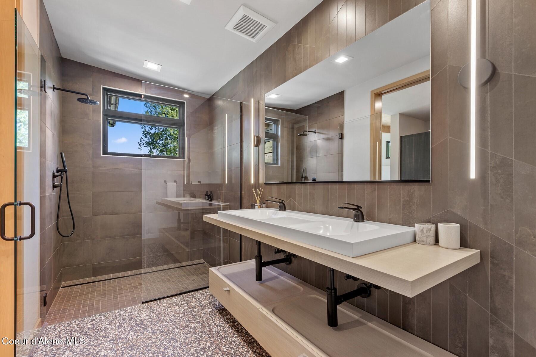 810 E Lakeside Ave, Coeur d'Alene