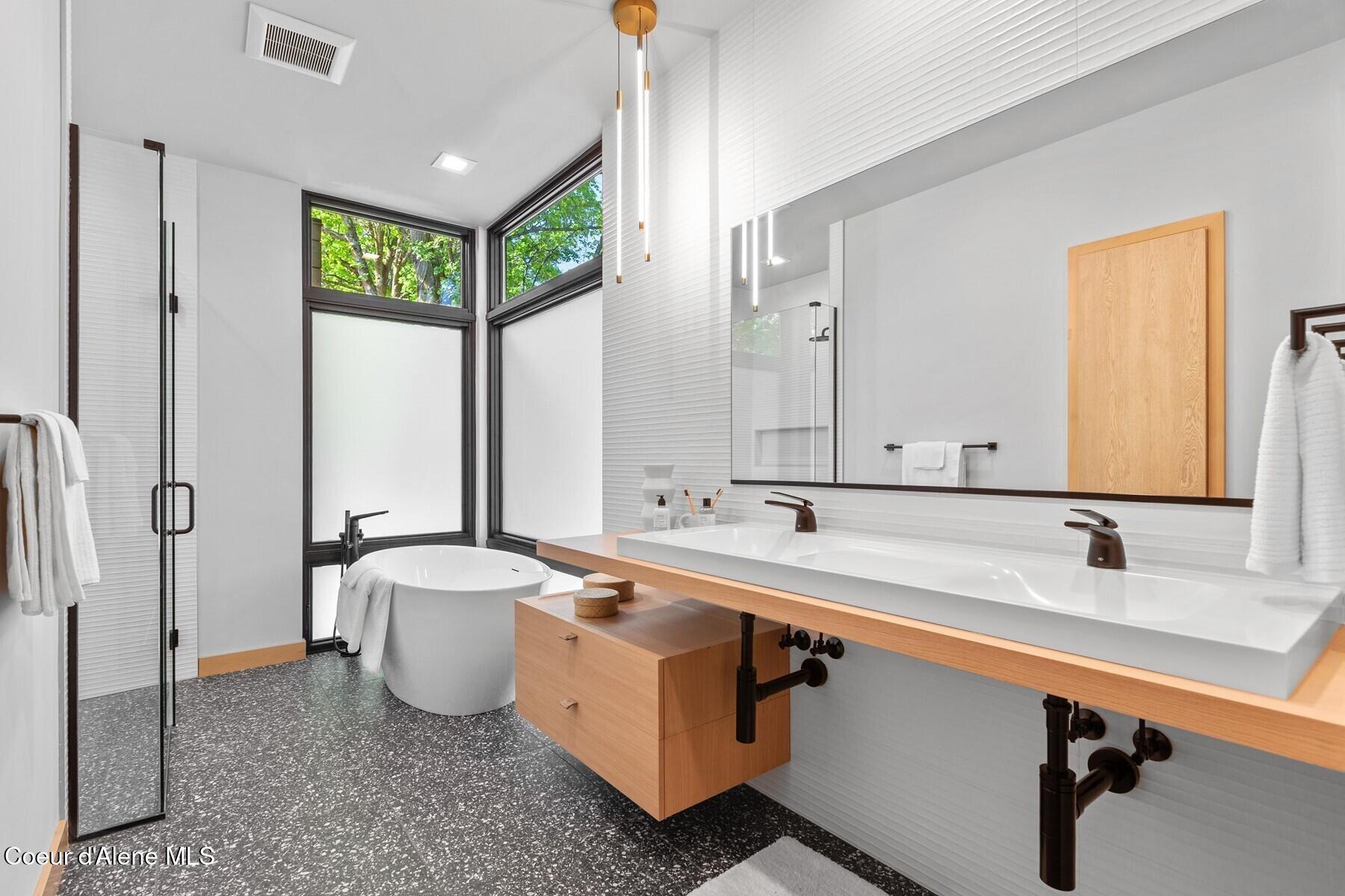 810 E Lakeside Ave, Coeur d'Alene