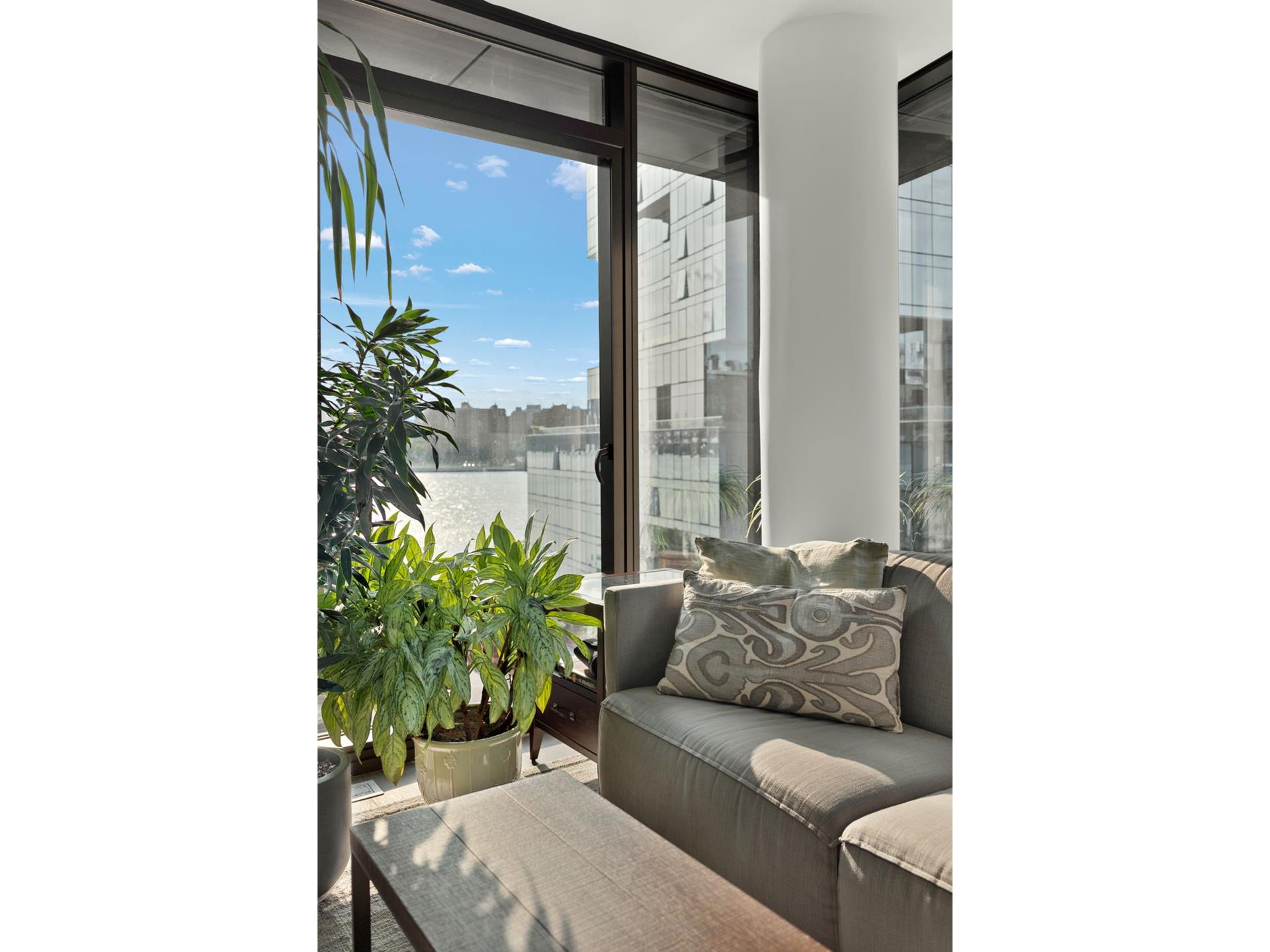 429 Kent Avenue, 740