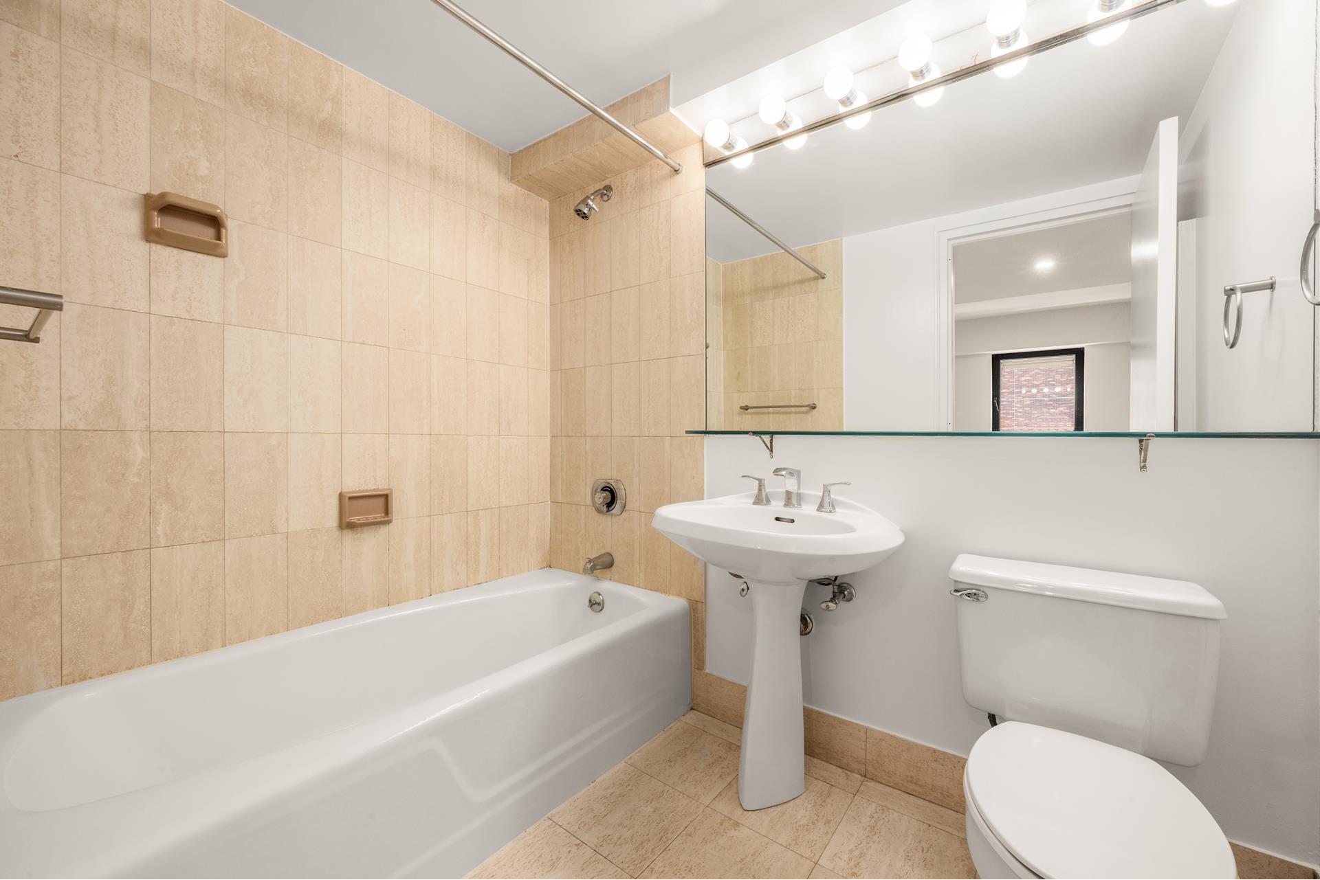 45 W 67TH Street 8H
