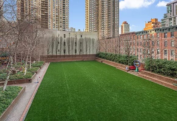 515 East 72nd Street, 28A