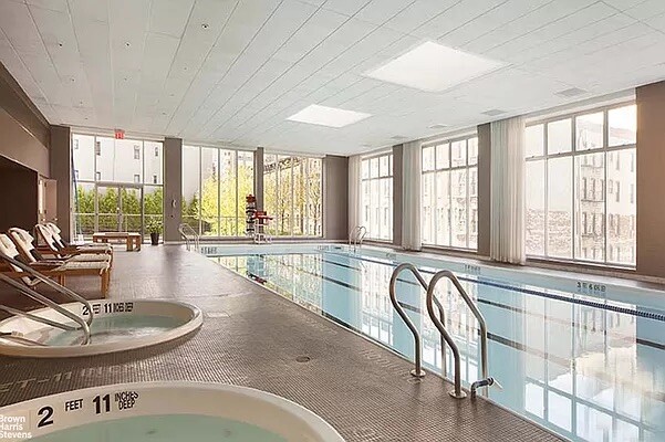 515 East 72nd Street, 28A