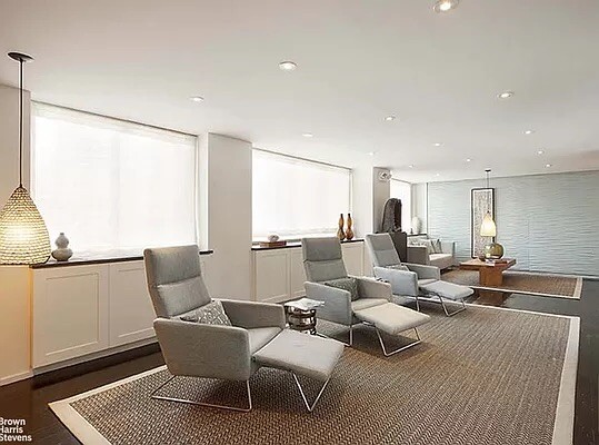 515 East 72nd Street, 28A