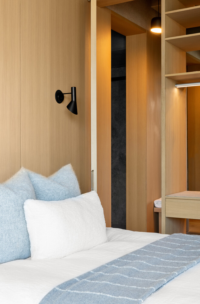 165 Charles Street, 1