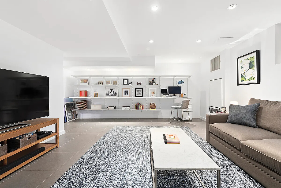 214 North 11th Street, 1LG