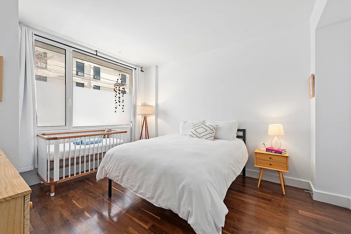 214 North 11th Street, 1LG