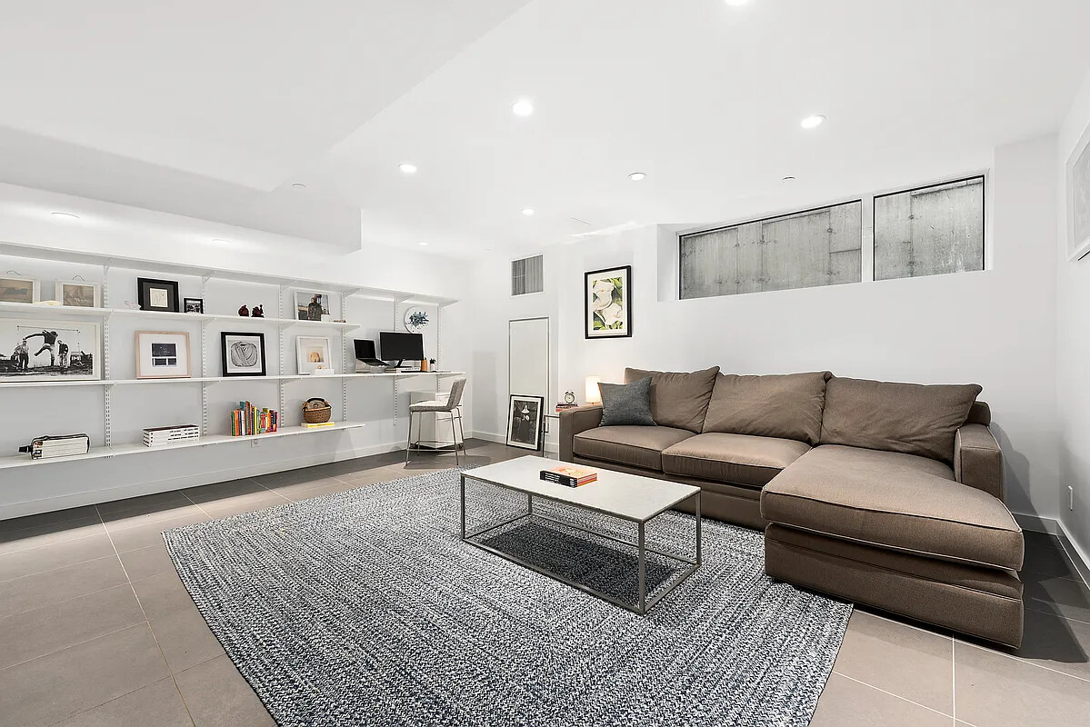 214 North 11th Street, 1LG