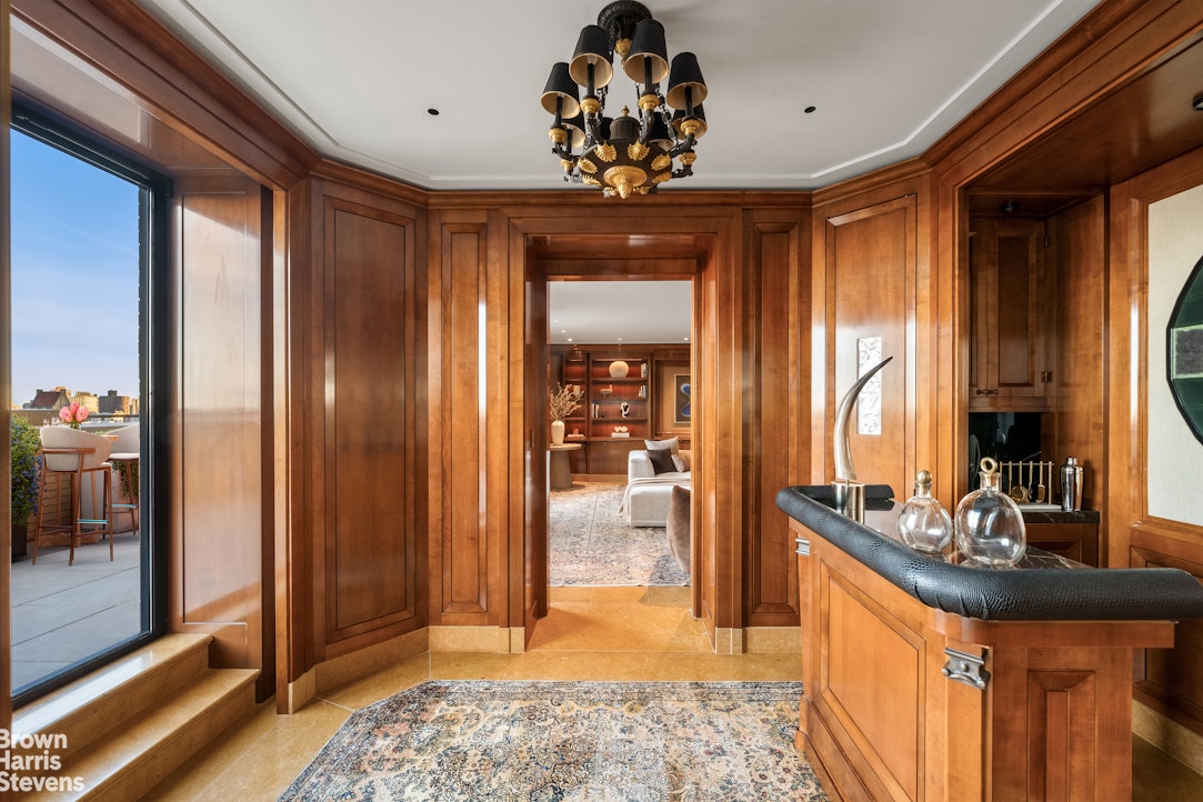 50 CENTRAL Park S 27