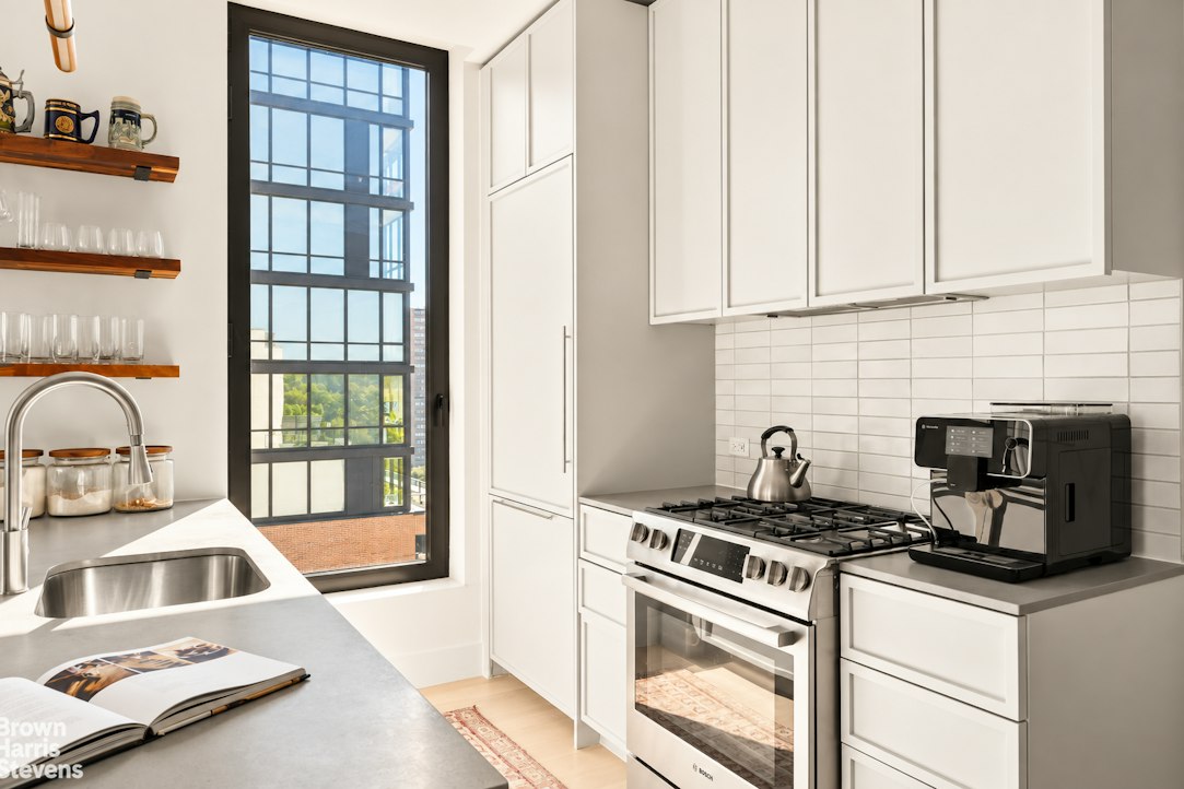 111 Montgomery Street, 12F