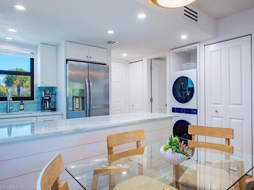 600 Neapolitan WAY # 230