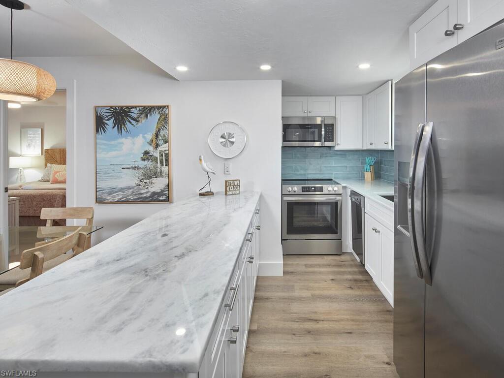 600 Neapolitan WAY # 230