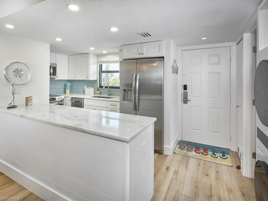 600 Neapolitan WAY # 230