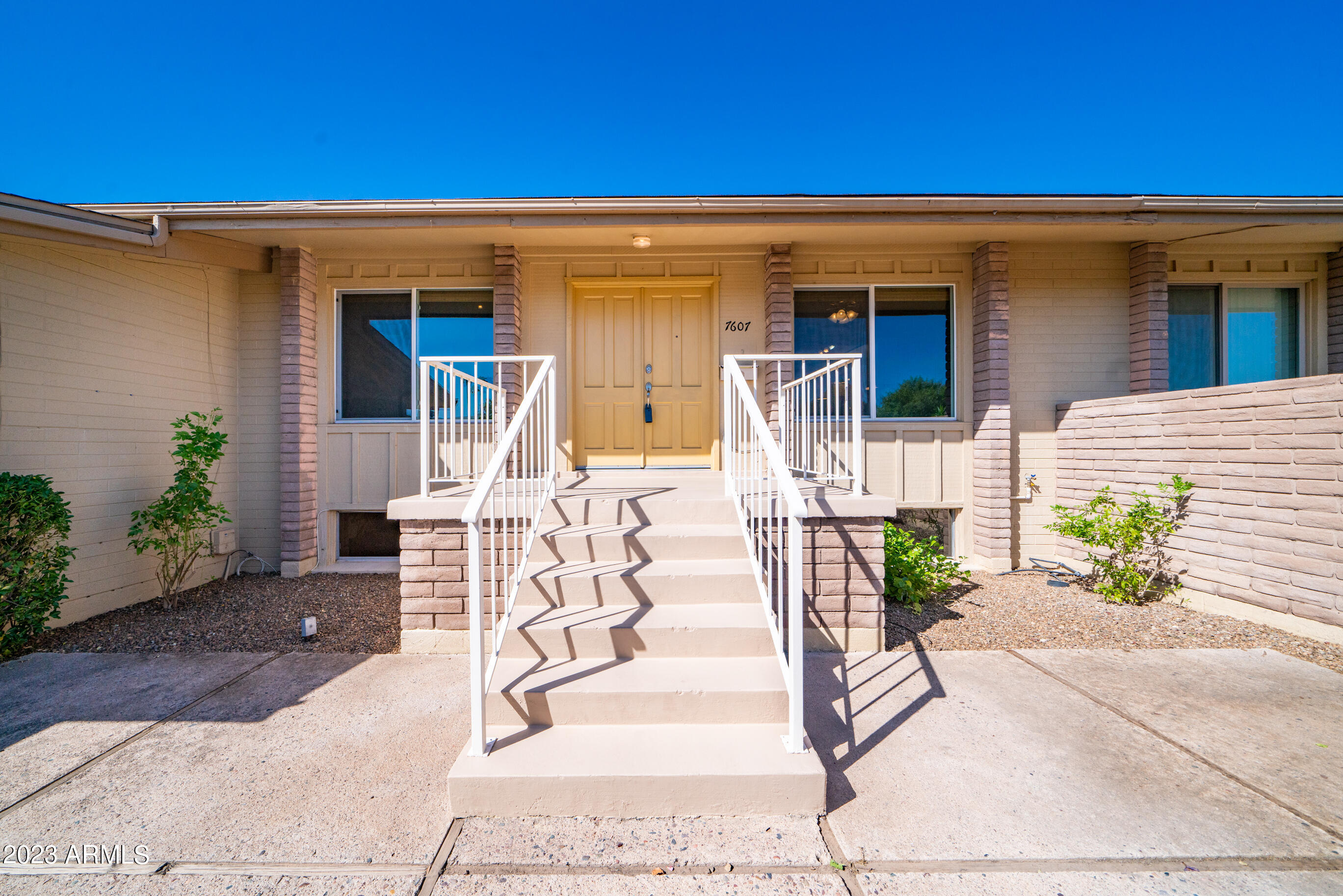 7607 E MINNEZONA Avenue