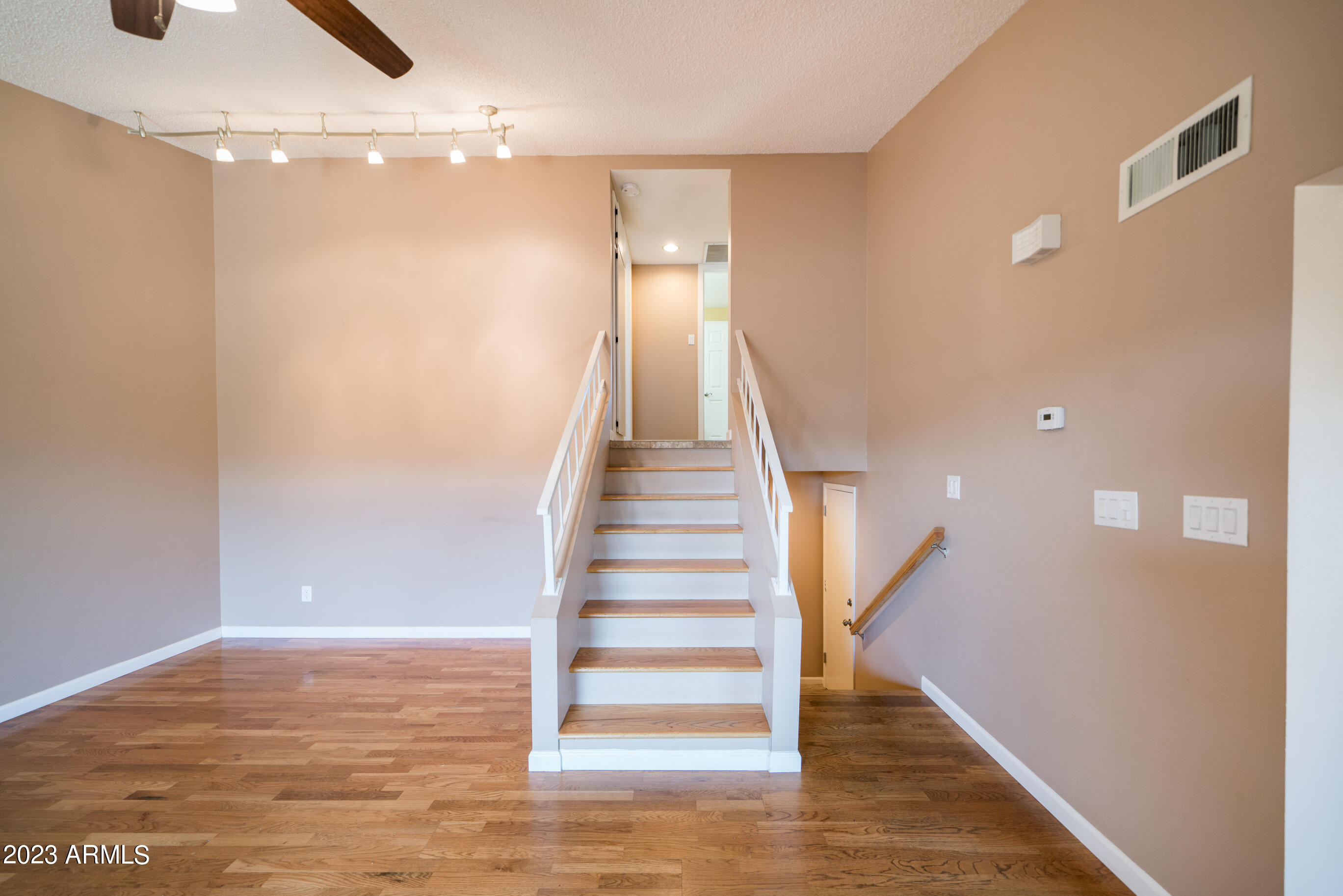 7607 E MINNEZONA Avenue