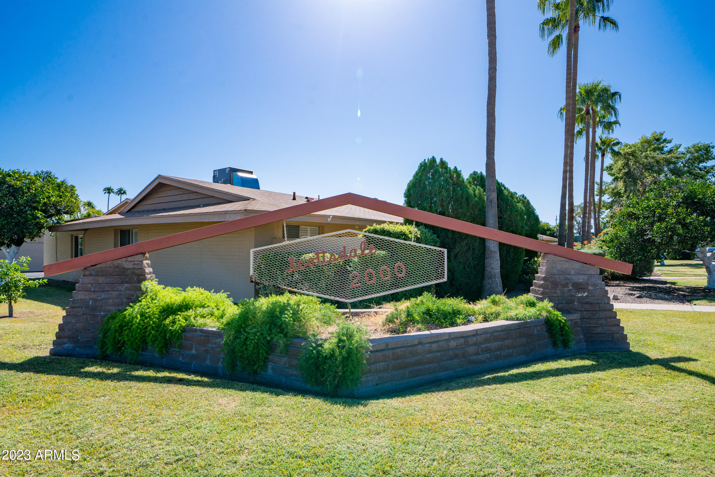 7607 E MINNEZONA Avenue