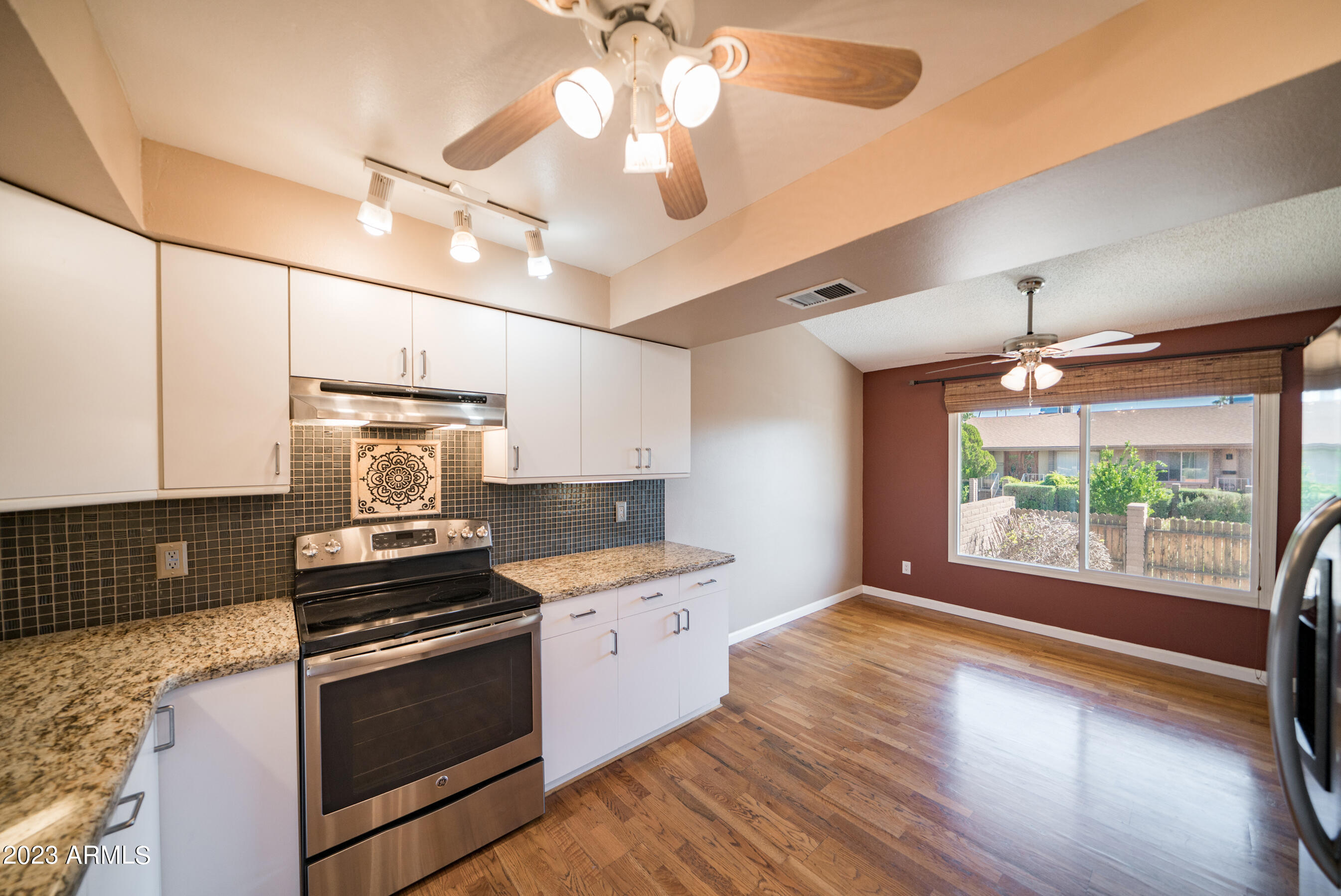 7607 E MINNEZONA Avenue