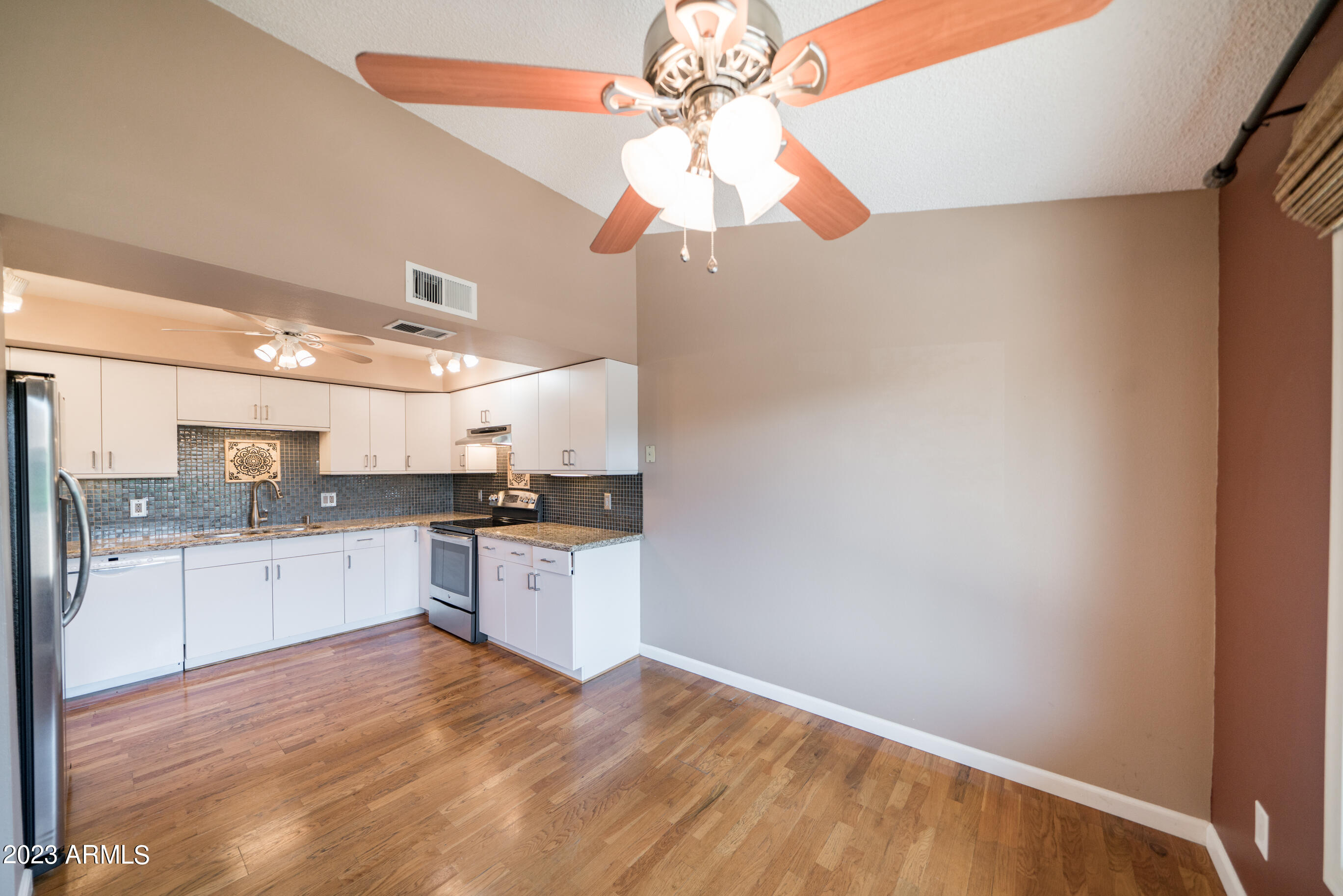 7607 E MINNEZONA Avenue