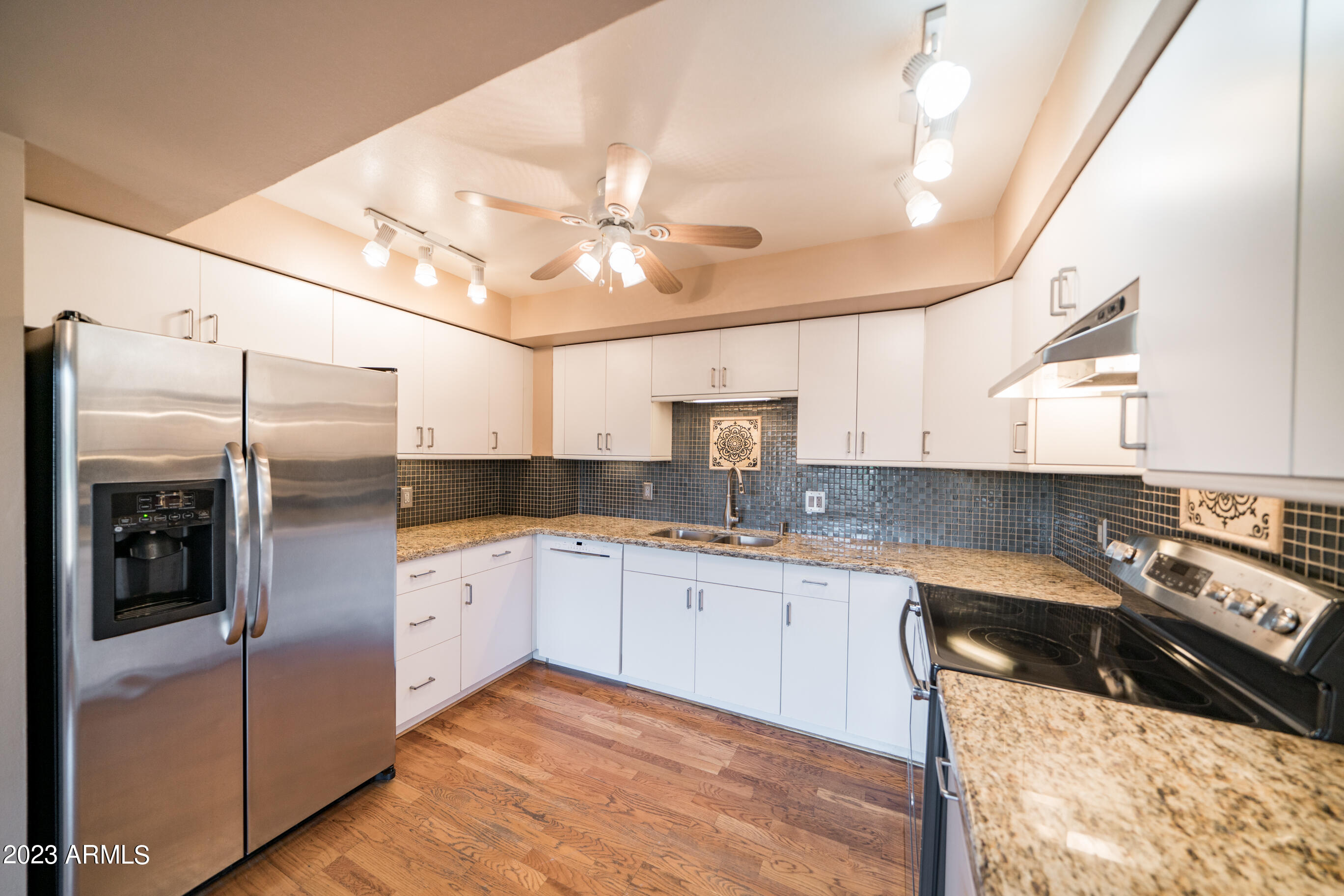 7607 E MINNEZONA Avenue