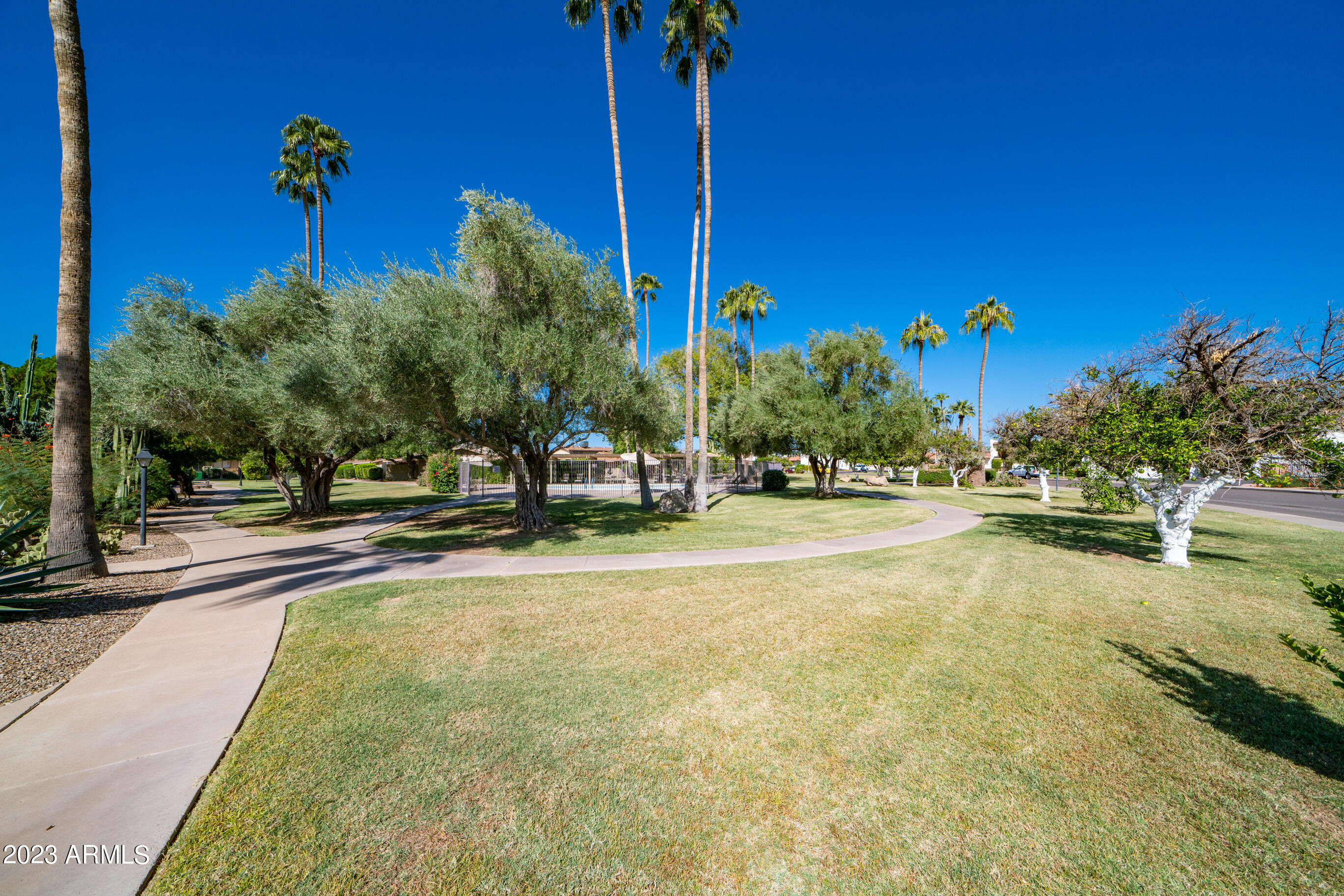 7607 E MINNEZONA Avenue