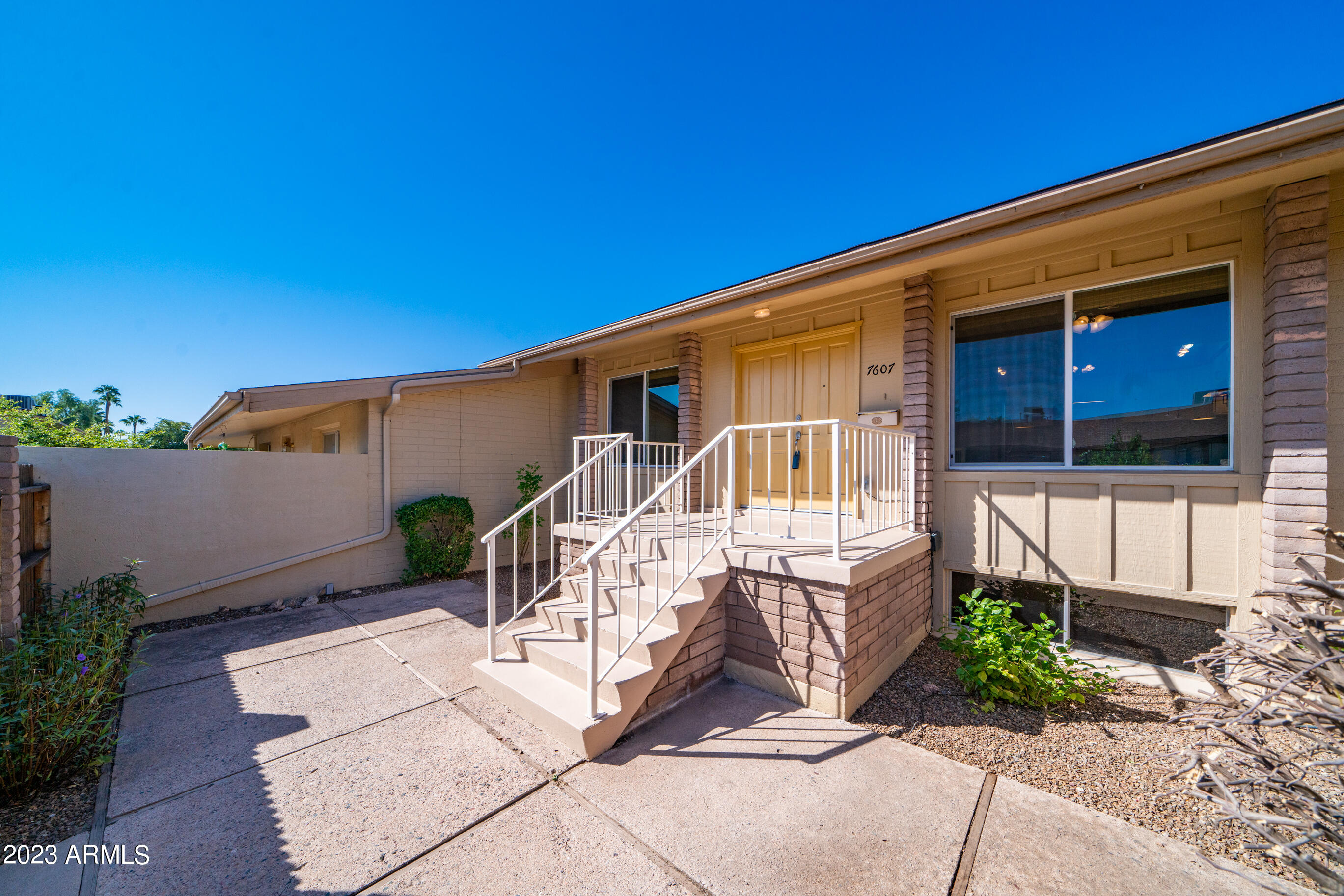 7607 E MINNEZONA Avenue