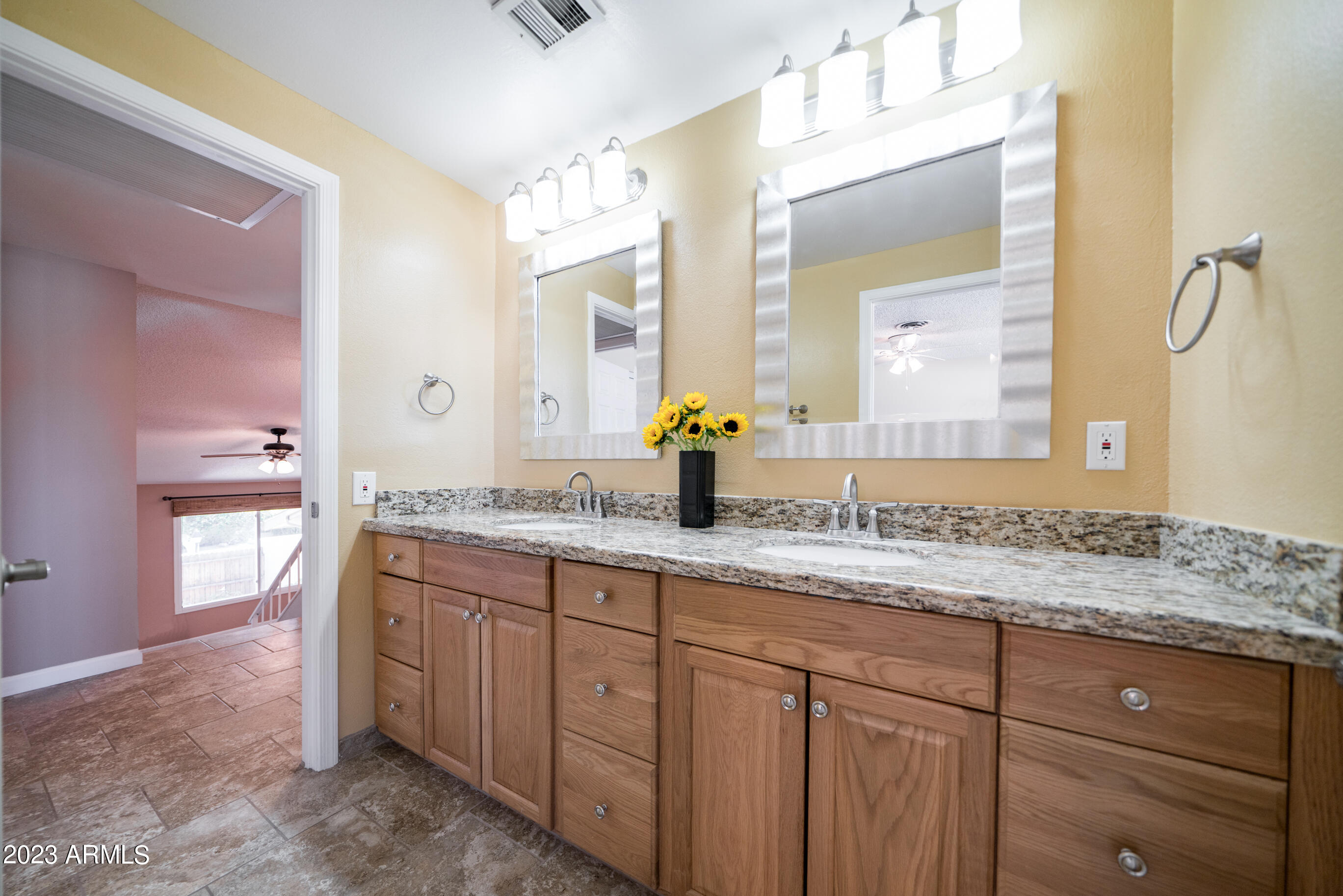 7607 E MINNEZONA Avenue