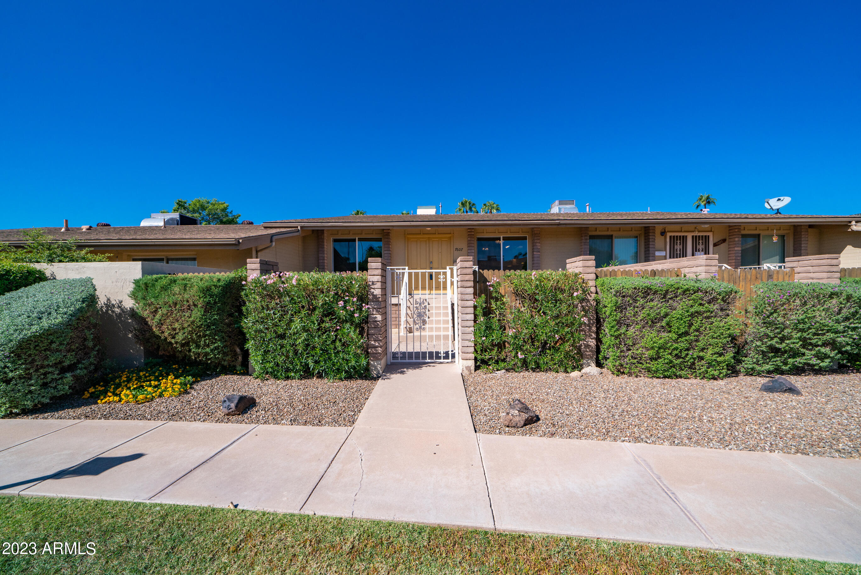 7607 E MINNEZONA Avenue