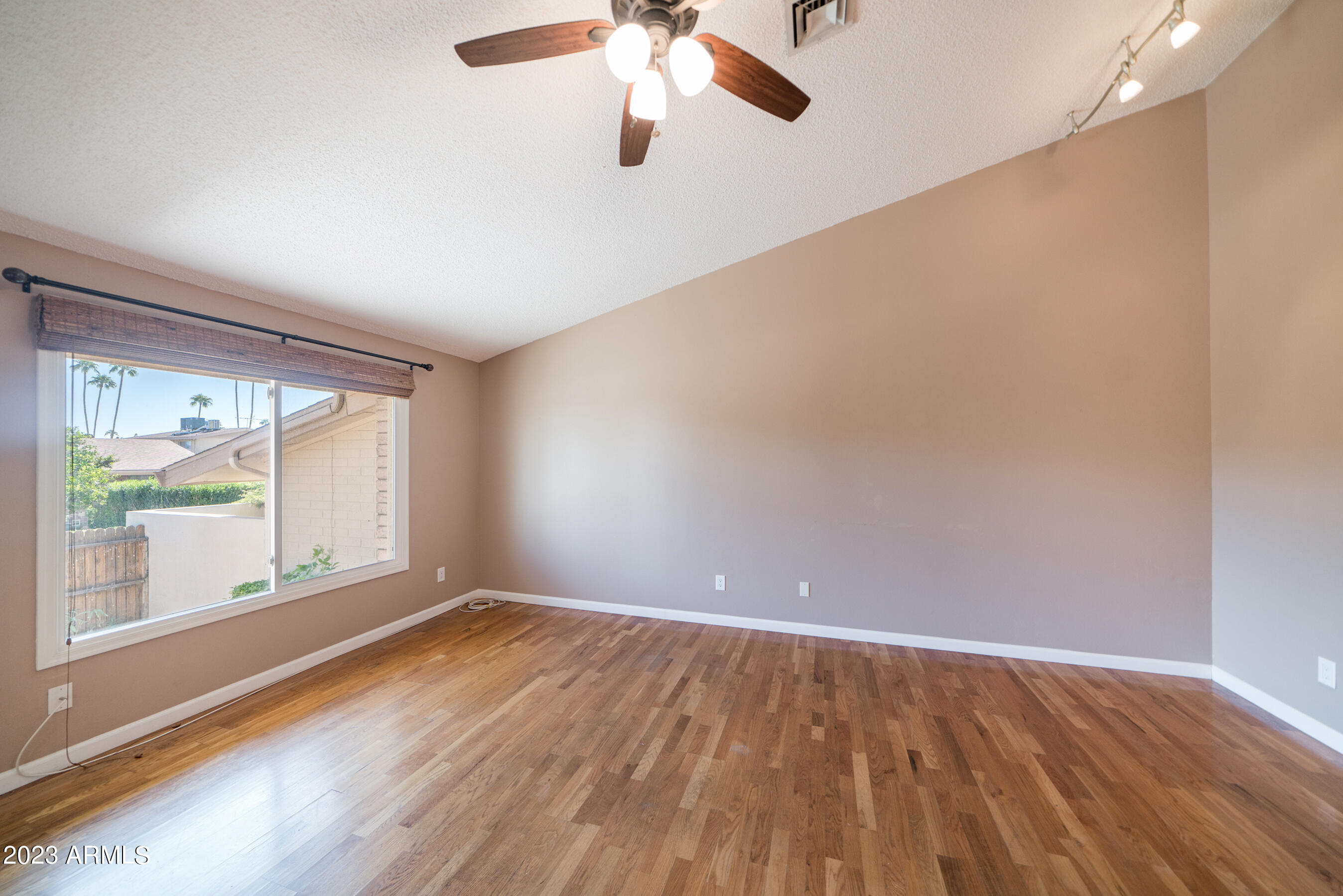 7607 E MINNEZONA Avenue