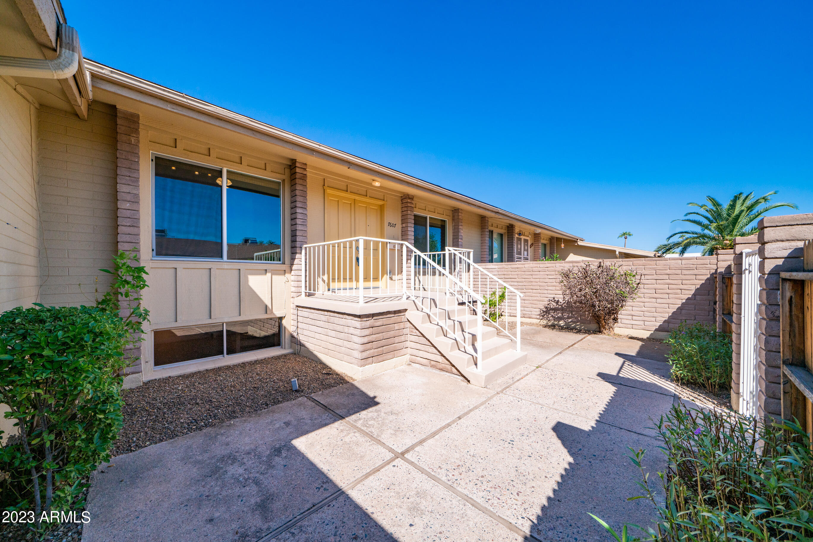 7607 E MINNEZONA Avenue