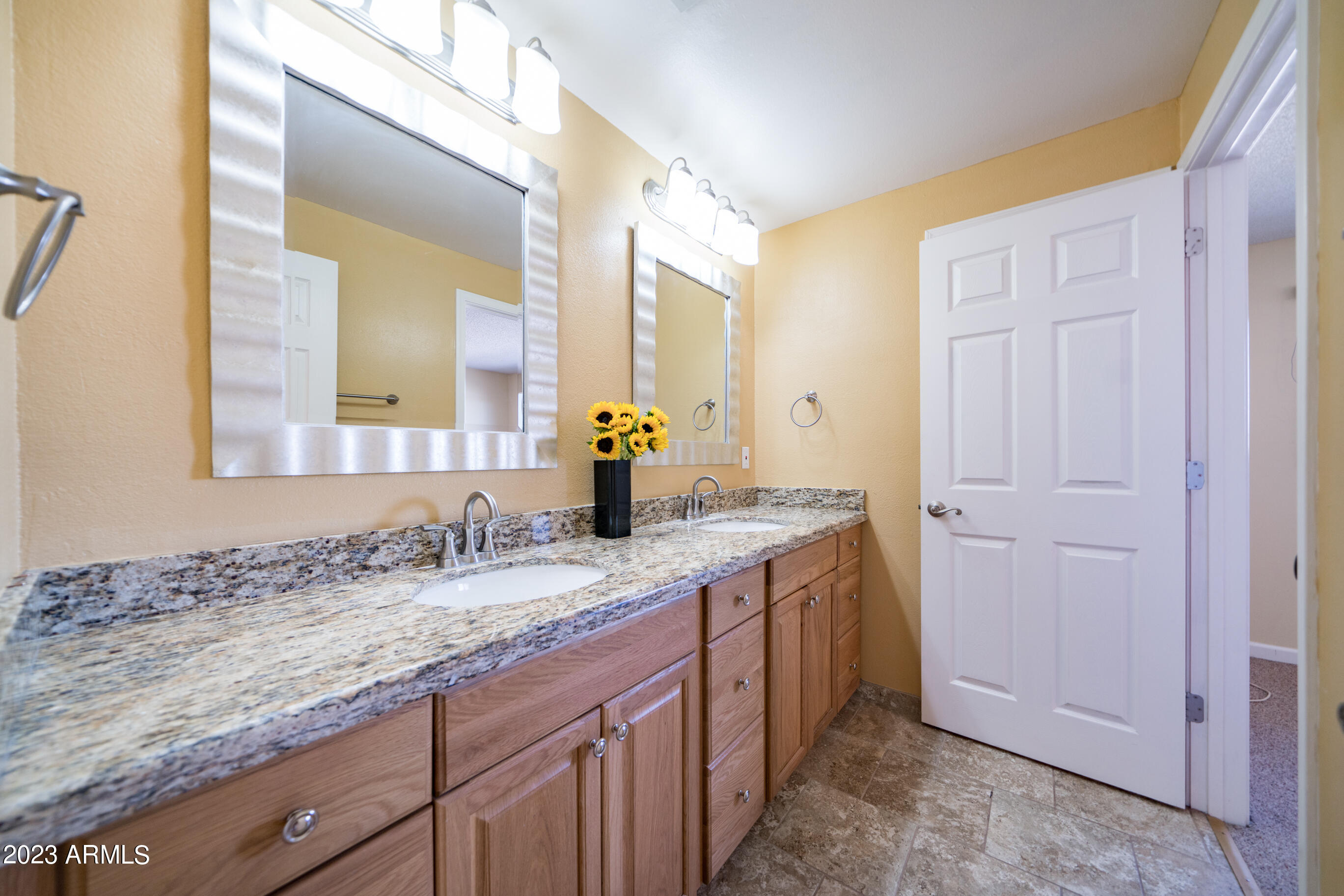 7607 E MINNEZONA Avenue