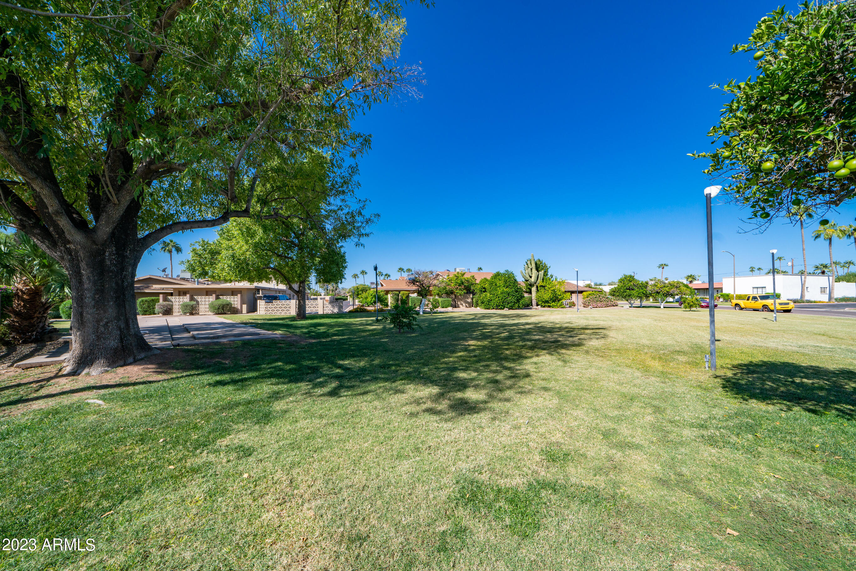 7607 E MINNEZONA Avenue