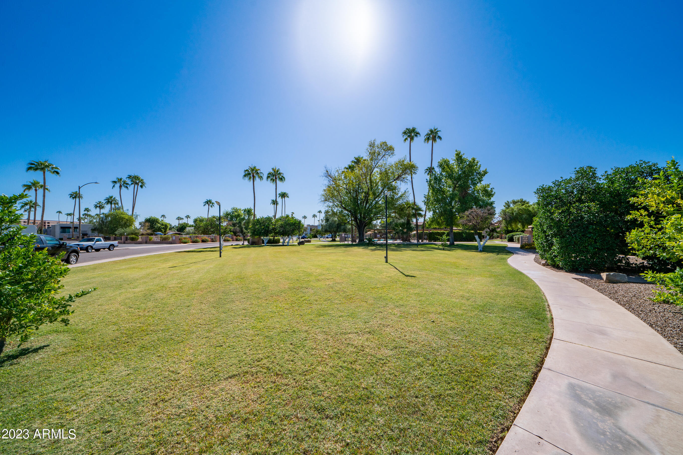 7607 E MINNEZONA Avenue