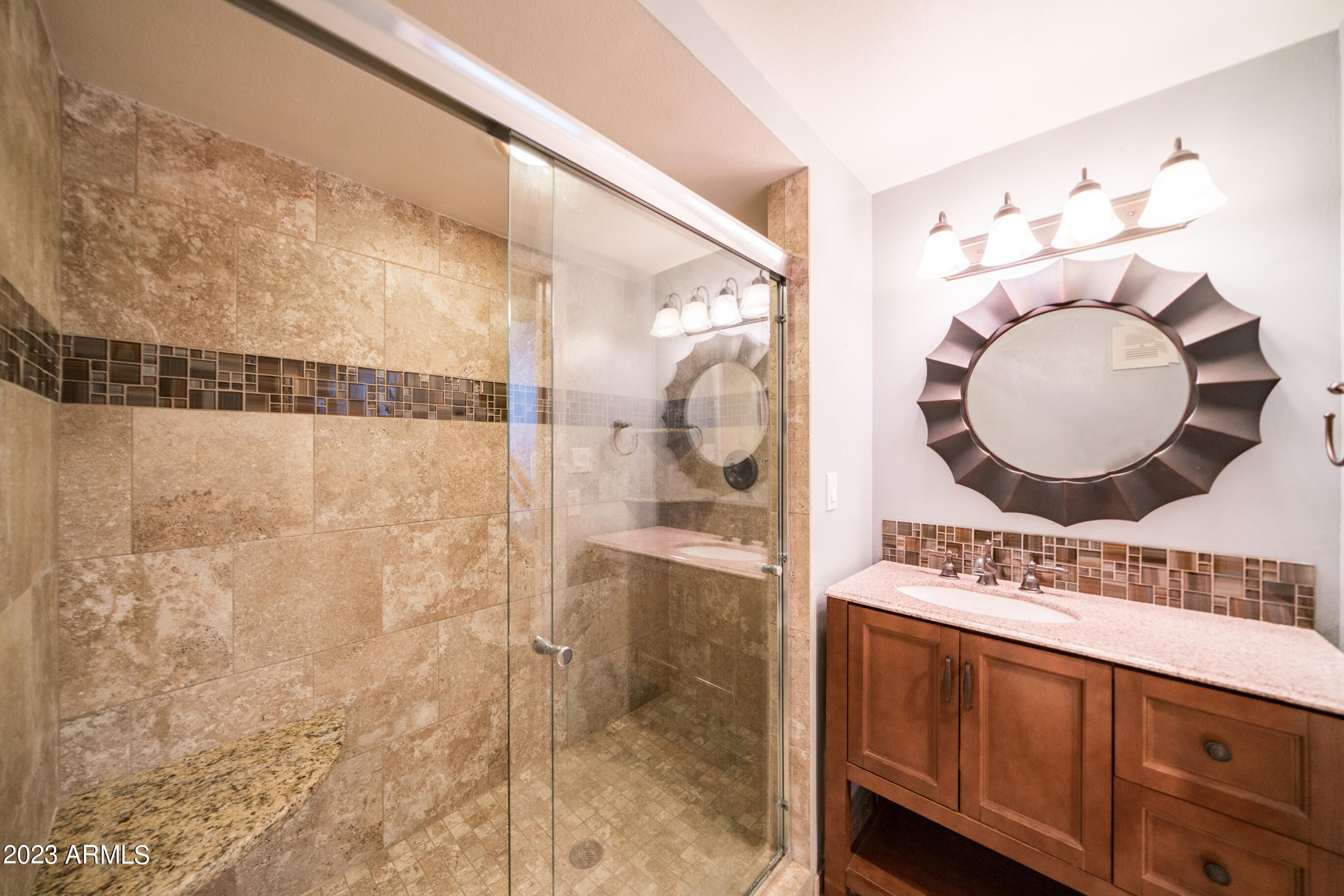 7607 E MINNEZONA Avenue