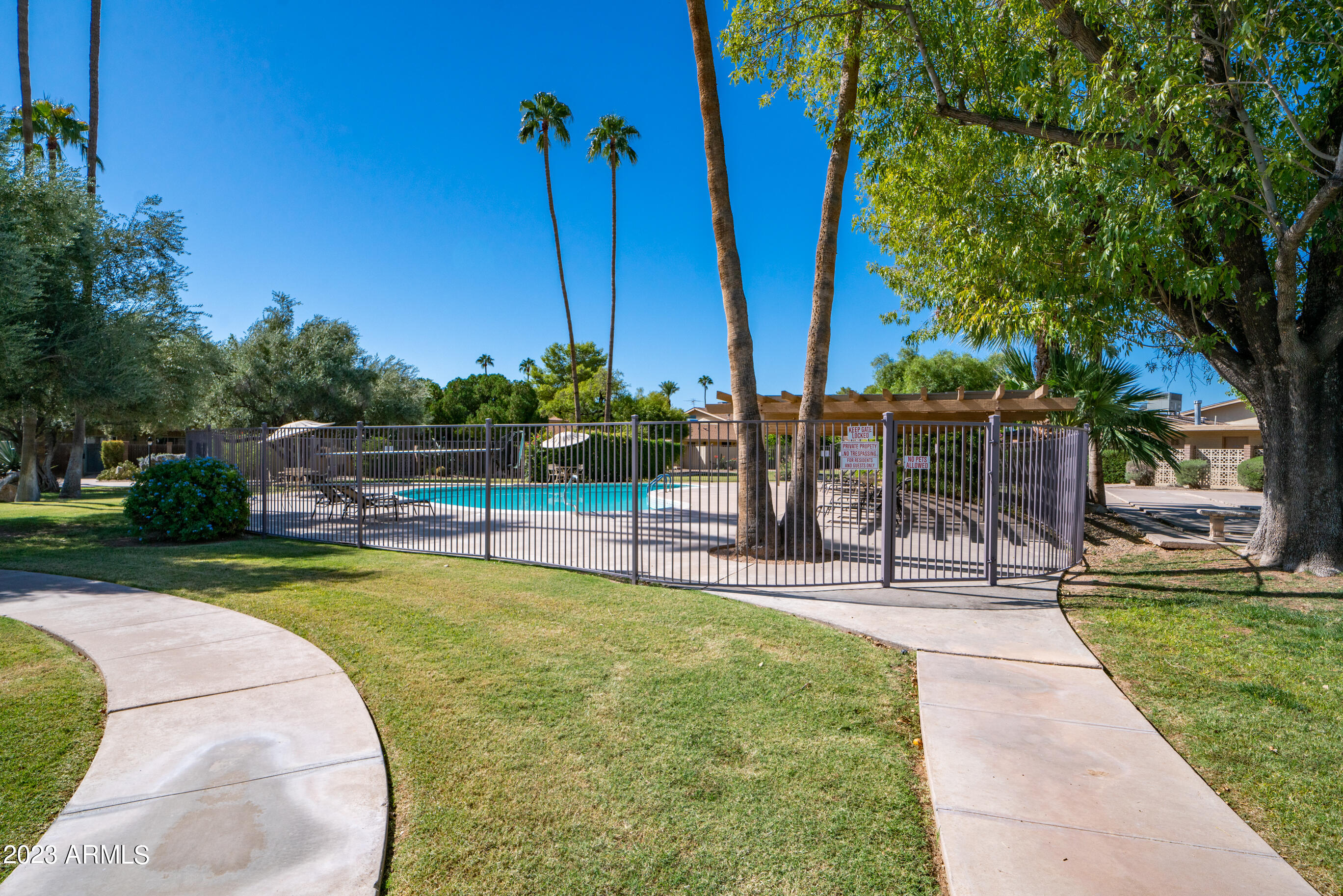 7607 E MINNEZONA Avenue