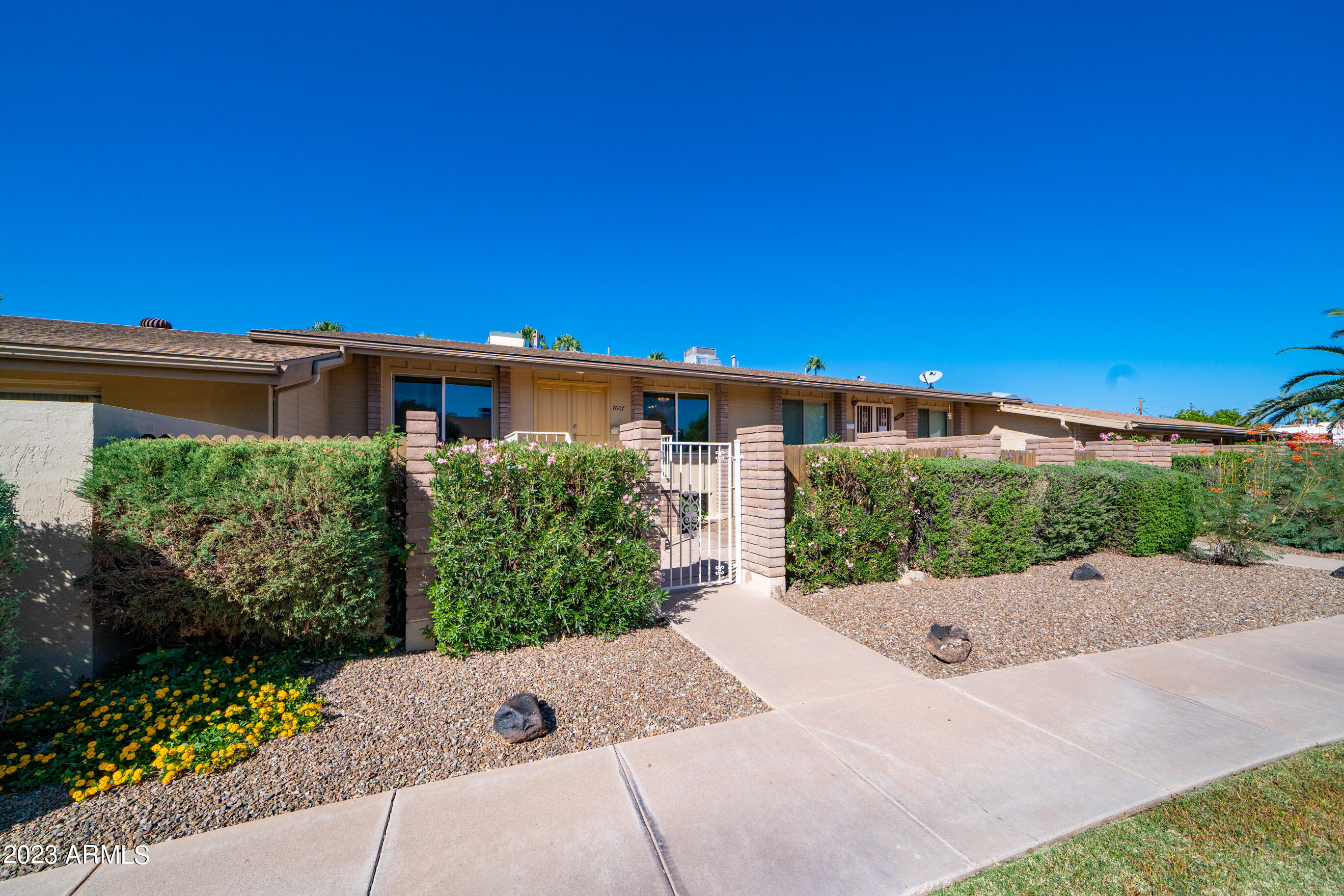 7607 E MINNEZONA Avenue