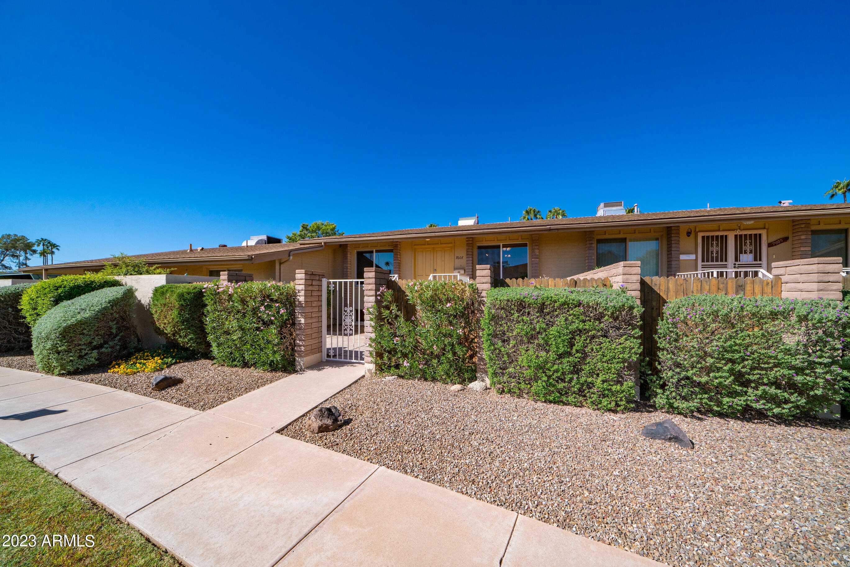 7607 E MINNEZONA Avenue