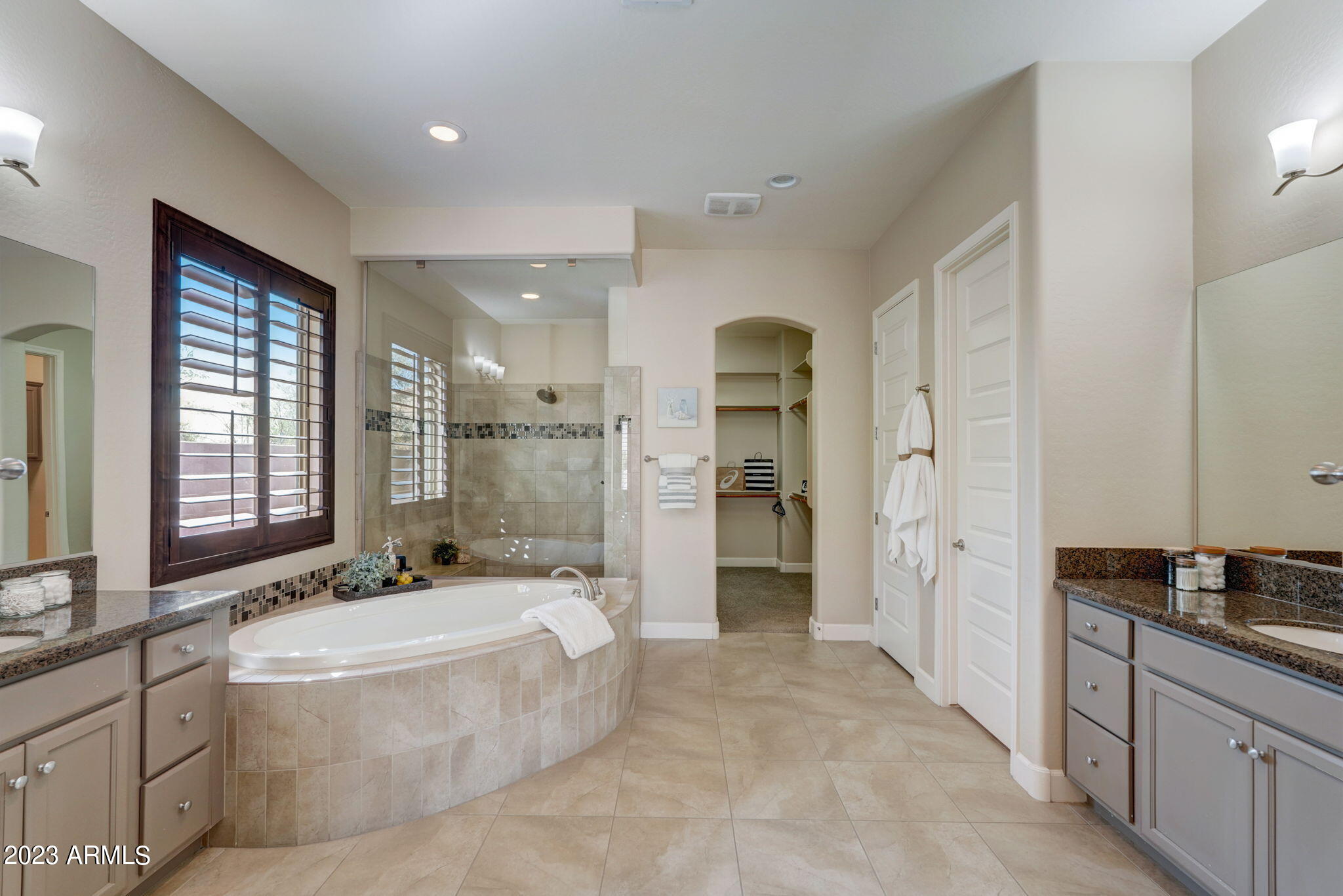 18102 W DESERT SAGE Drive