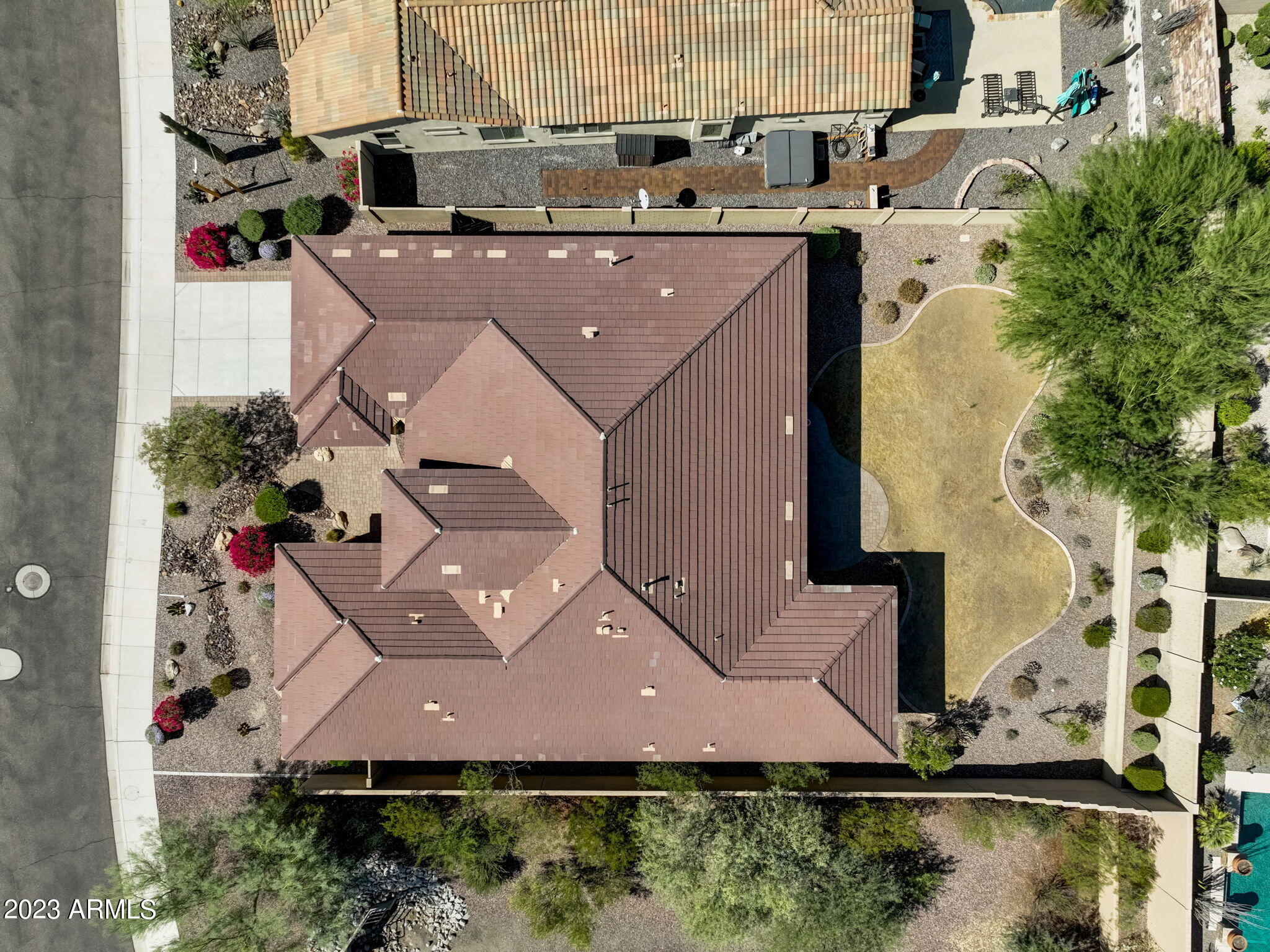 18102 W DESERT SAGE Drive