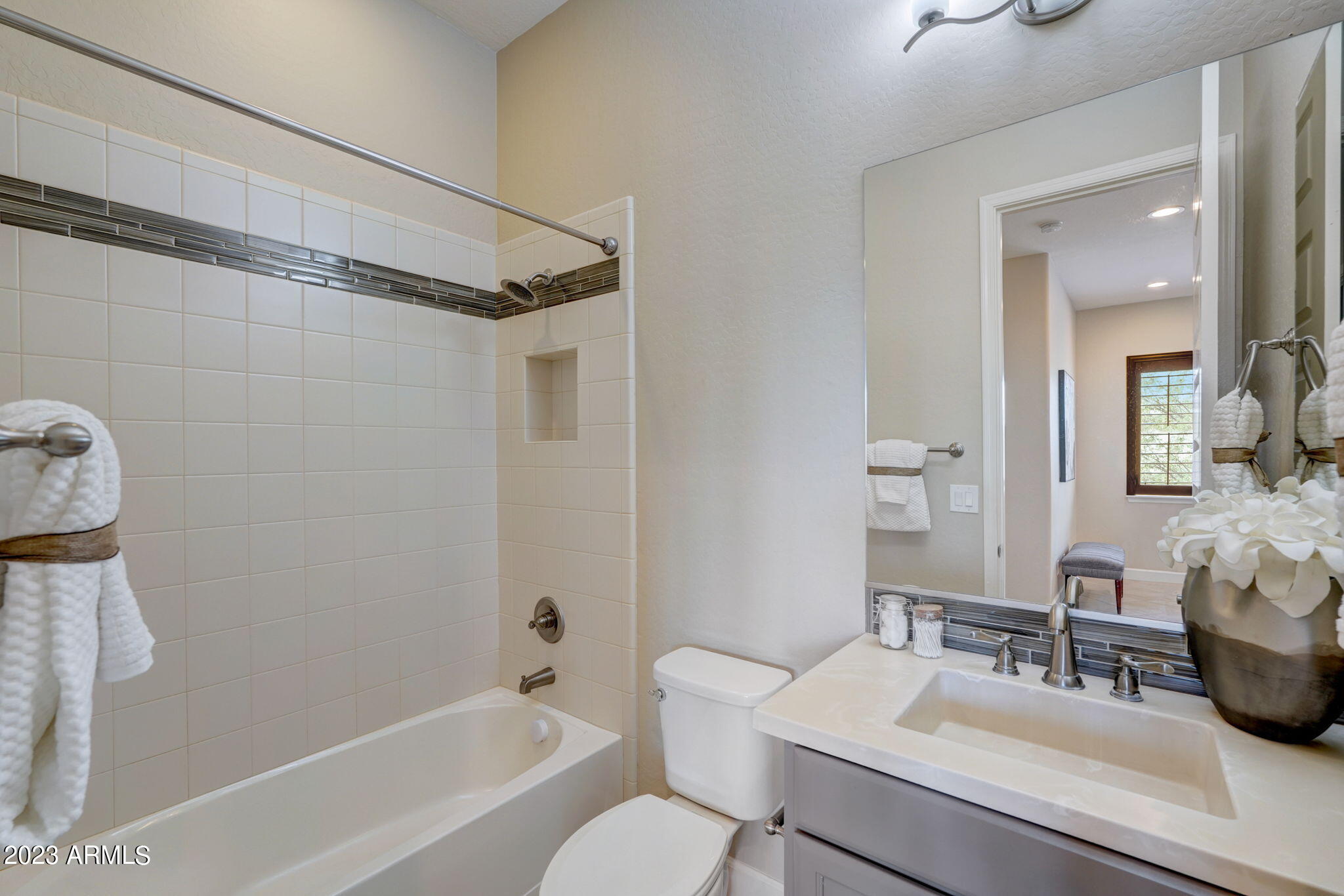 18102 W DESERT SAGE Drive