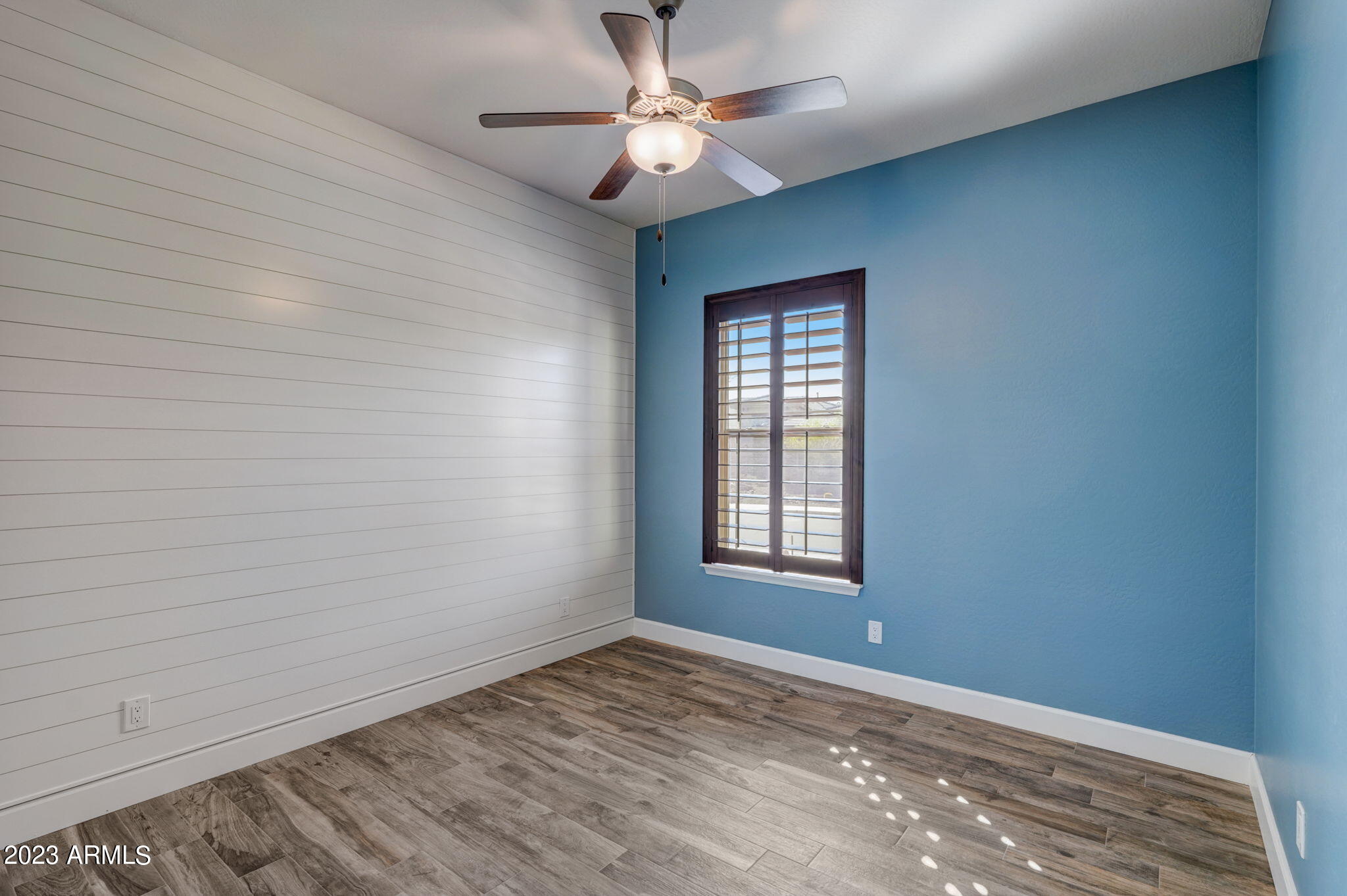 18102 W DESERT SAGE Drive