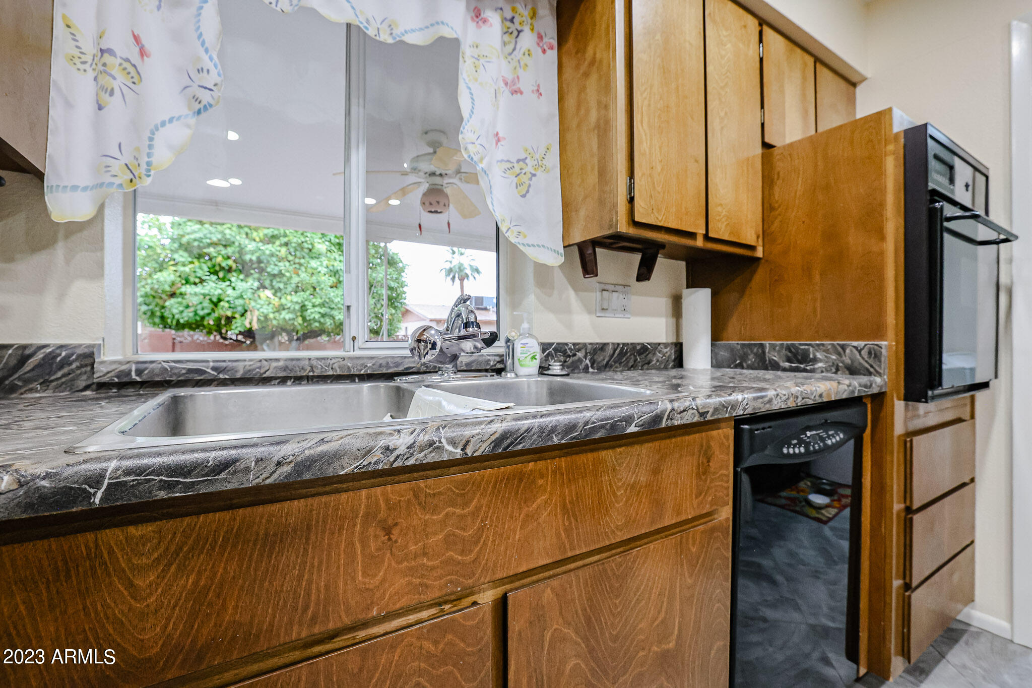 5111 E ESCONDIDO Avenue