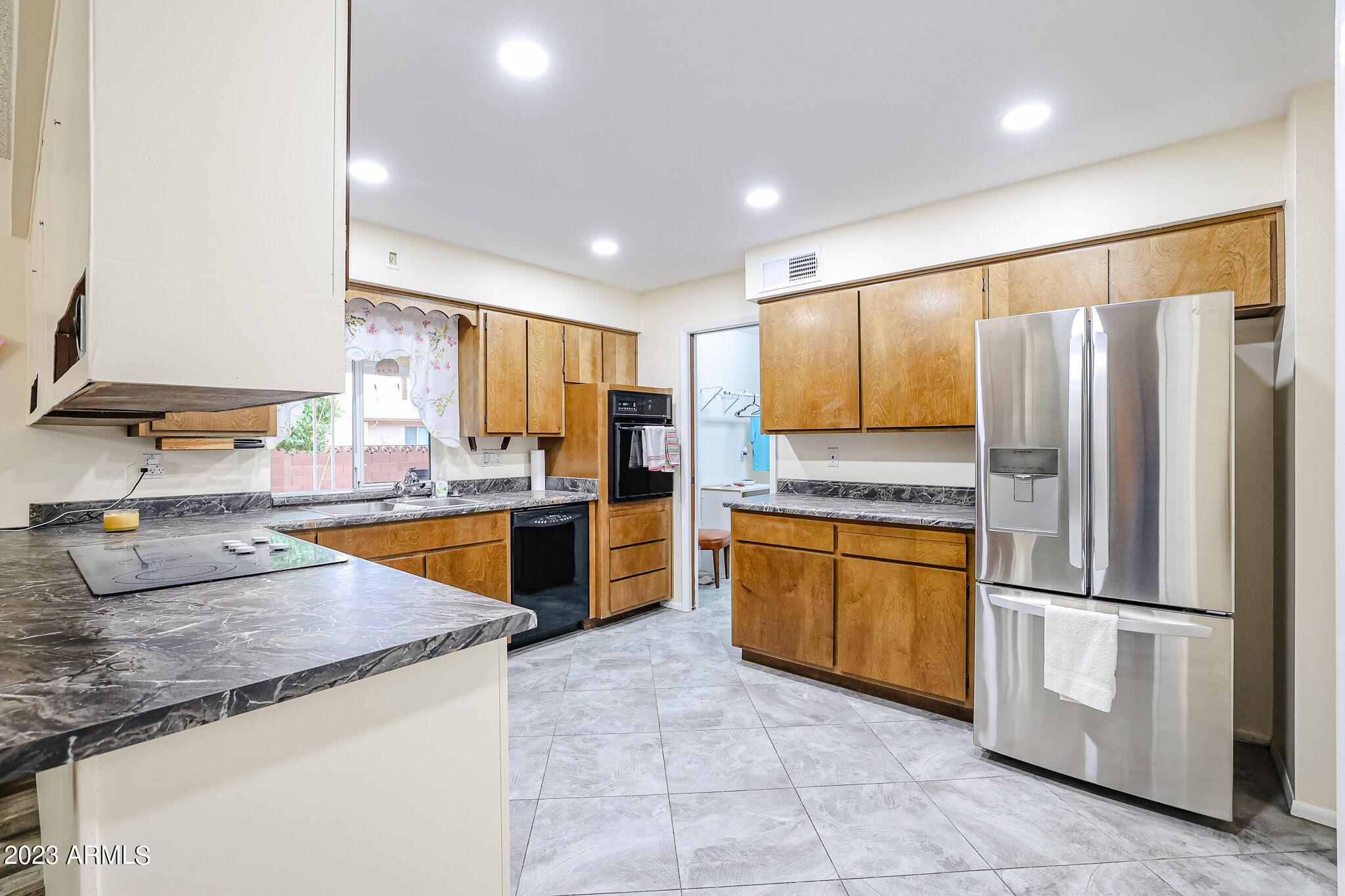 5111 E ESCONDIDO Avenue