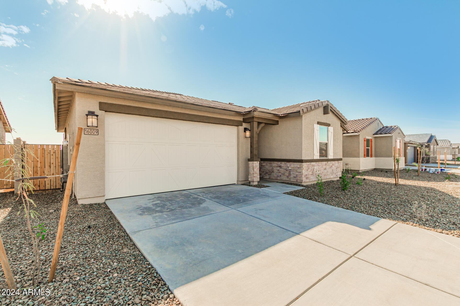 16009 W SMOKETREE Drive