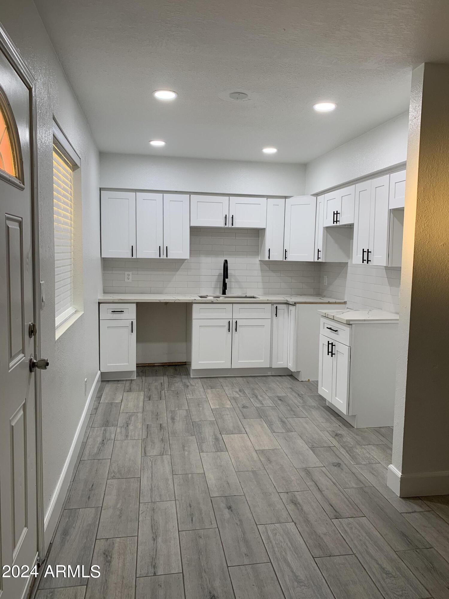 1978 E DON CARLOS Avenue